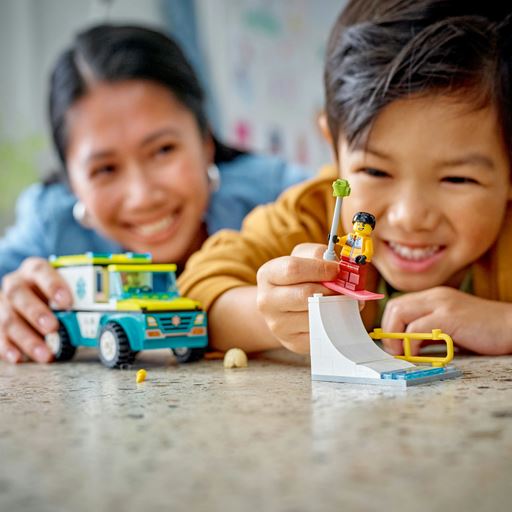 LEGO City Ambulance Og Snowboarder - 60403