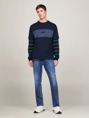 Camiseta com logo tonal e blocos de cores
