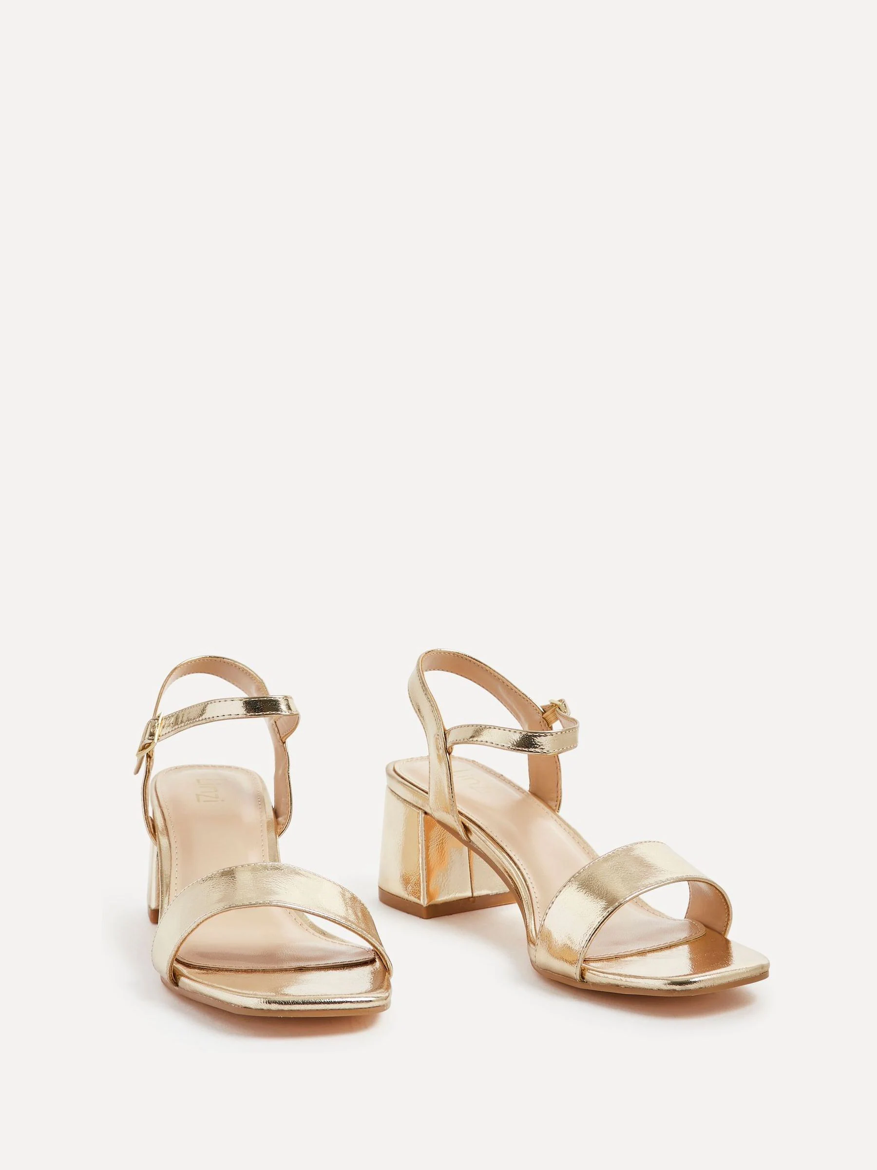 Goudkleurig - Linzi Darcie sandalen met lage blokhak en dikke zool