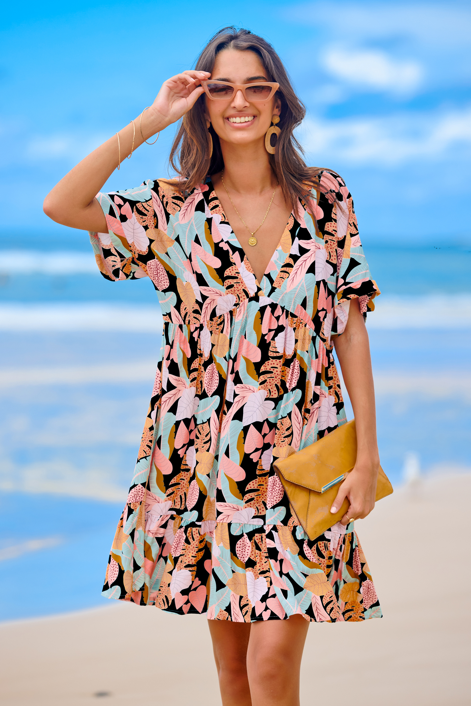 Robe midi à manches courtes et ourlet à volants et feuilles