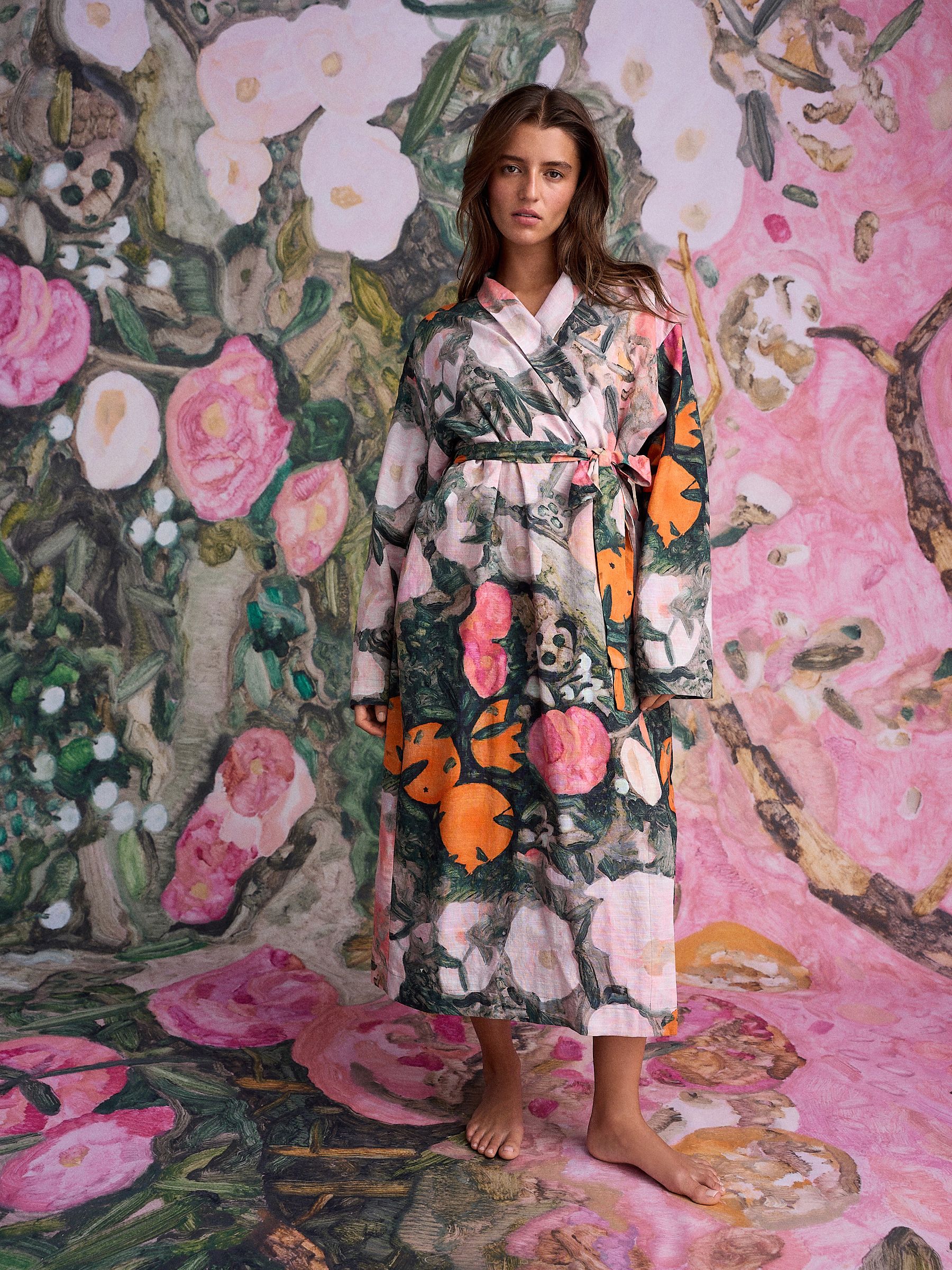 Pink Benjamin Macgregor Scene Print - Satin Dressing Gown