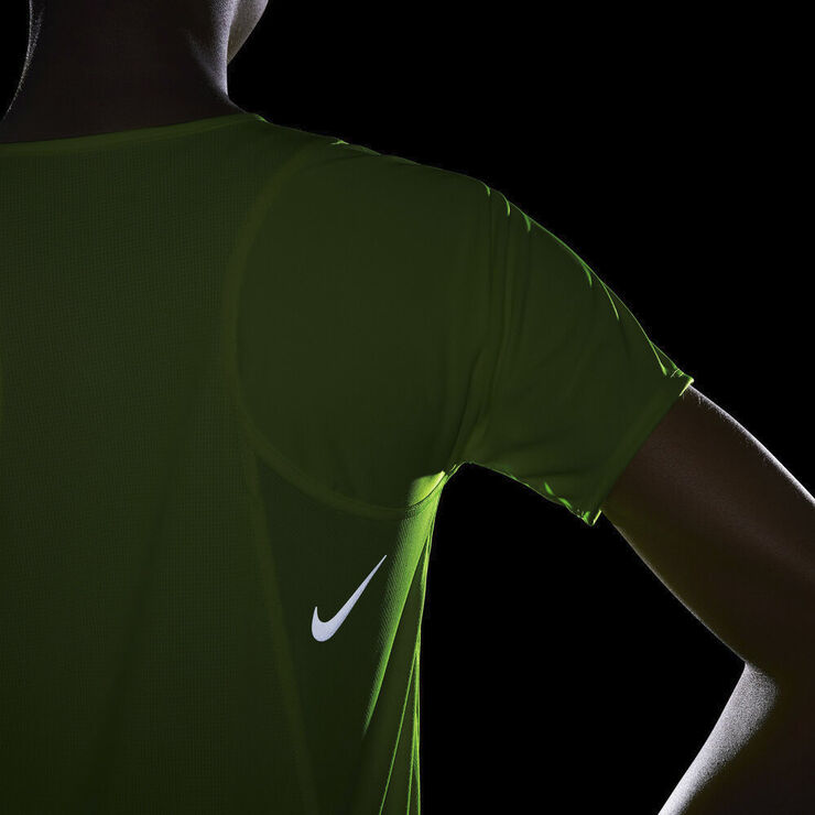Nike Dri Fit Race Lobe T Shirt Gul