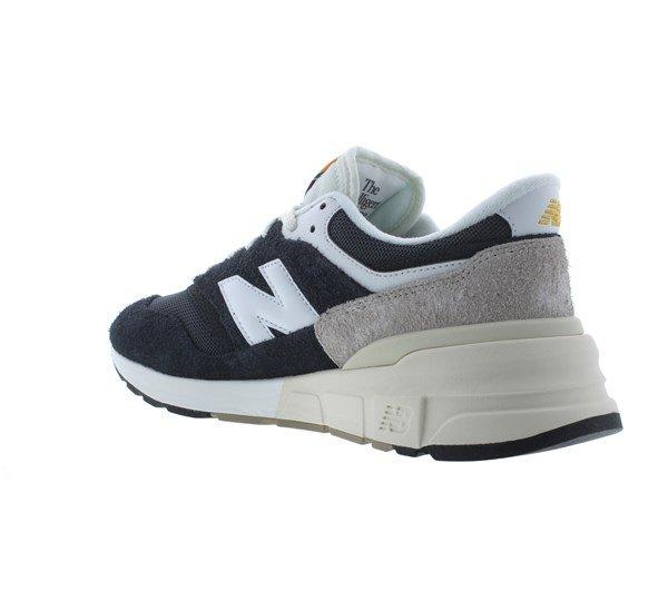 New Balance 977R Trainers