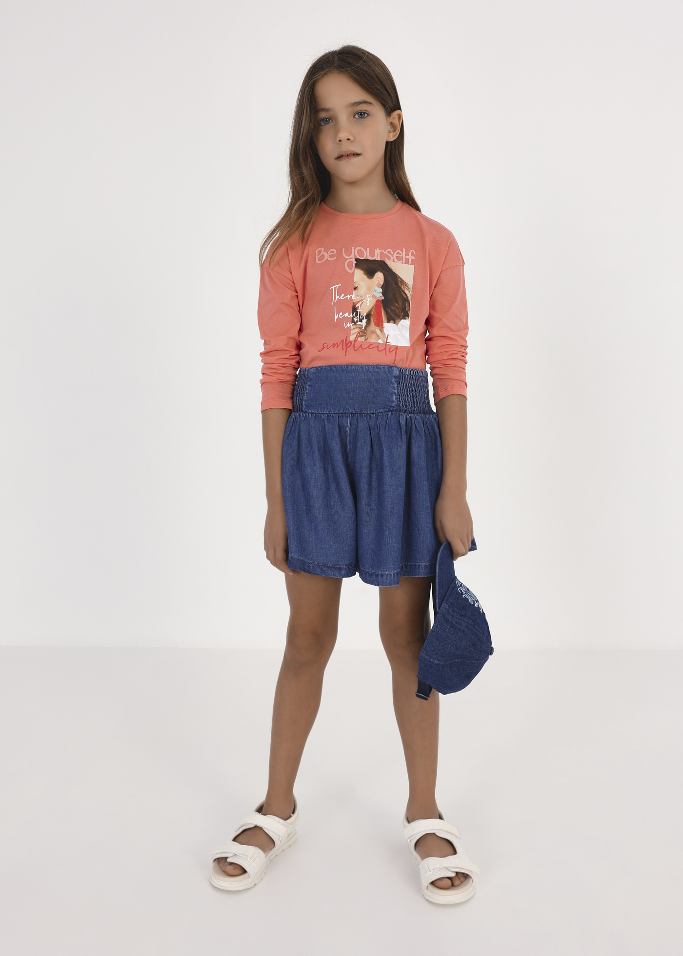 Camiseta de manga comprida para meninas, feita de algodão sustentável.