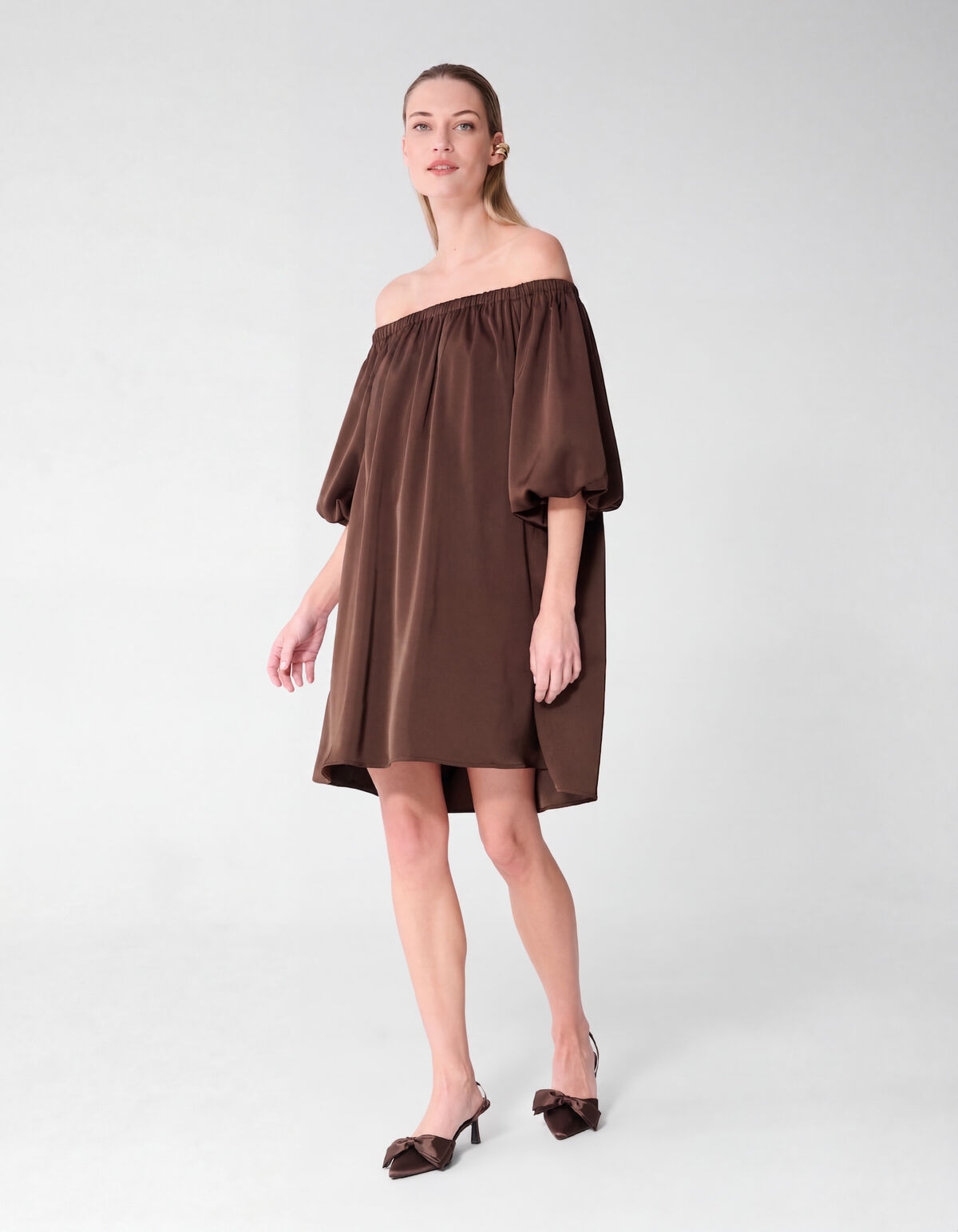 Satijnen Off Shoulder Mini Jurk Bruin By Fred