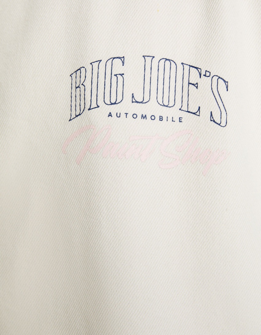 Jaqueta bomber jeans com costura contrastante