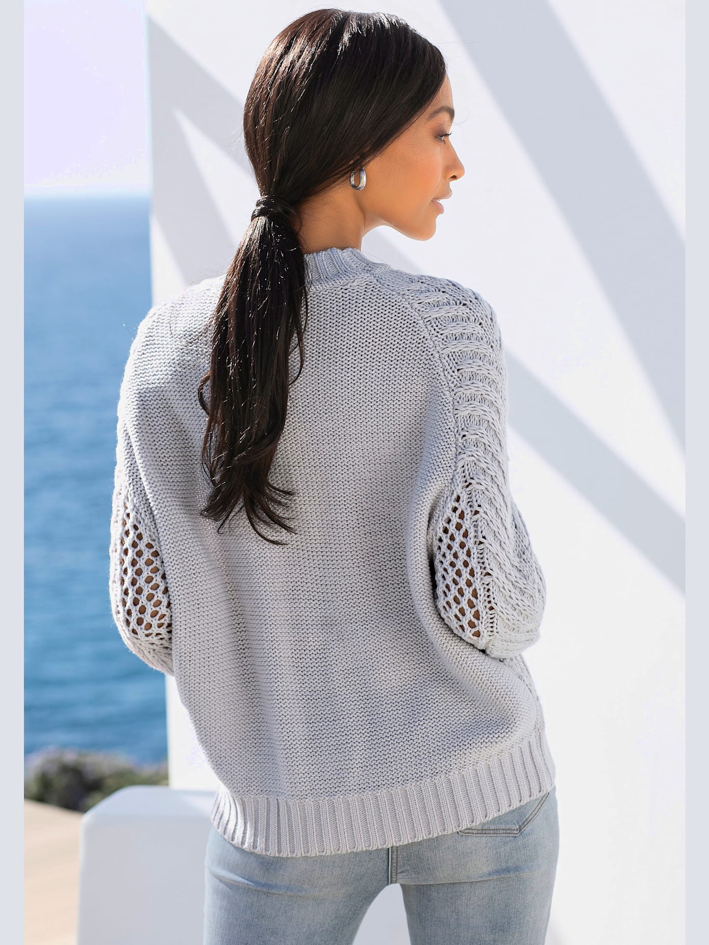 Pull ajouré superbe motif ajouré devant