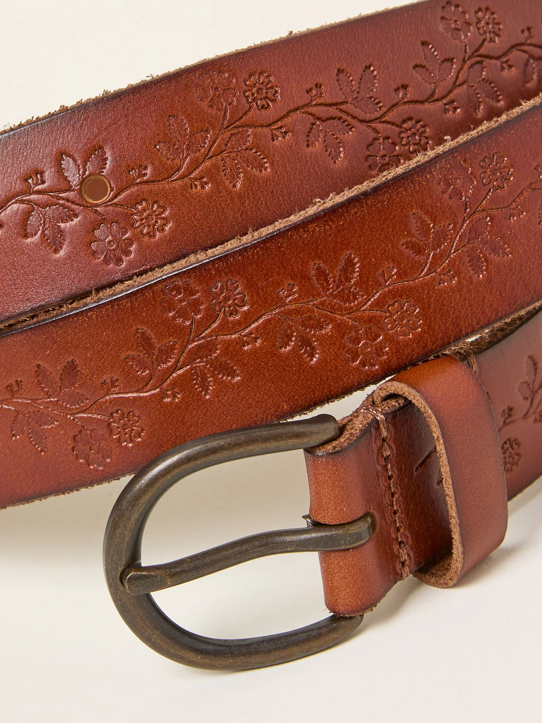 FatFace gebosseleerde leren riem