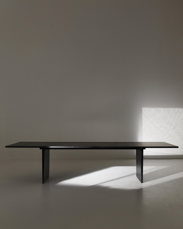 Gubi Private dining eettafel 260x100 brown/black ash