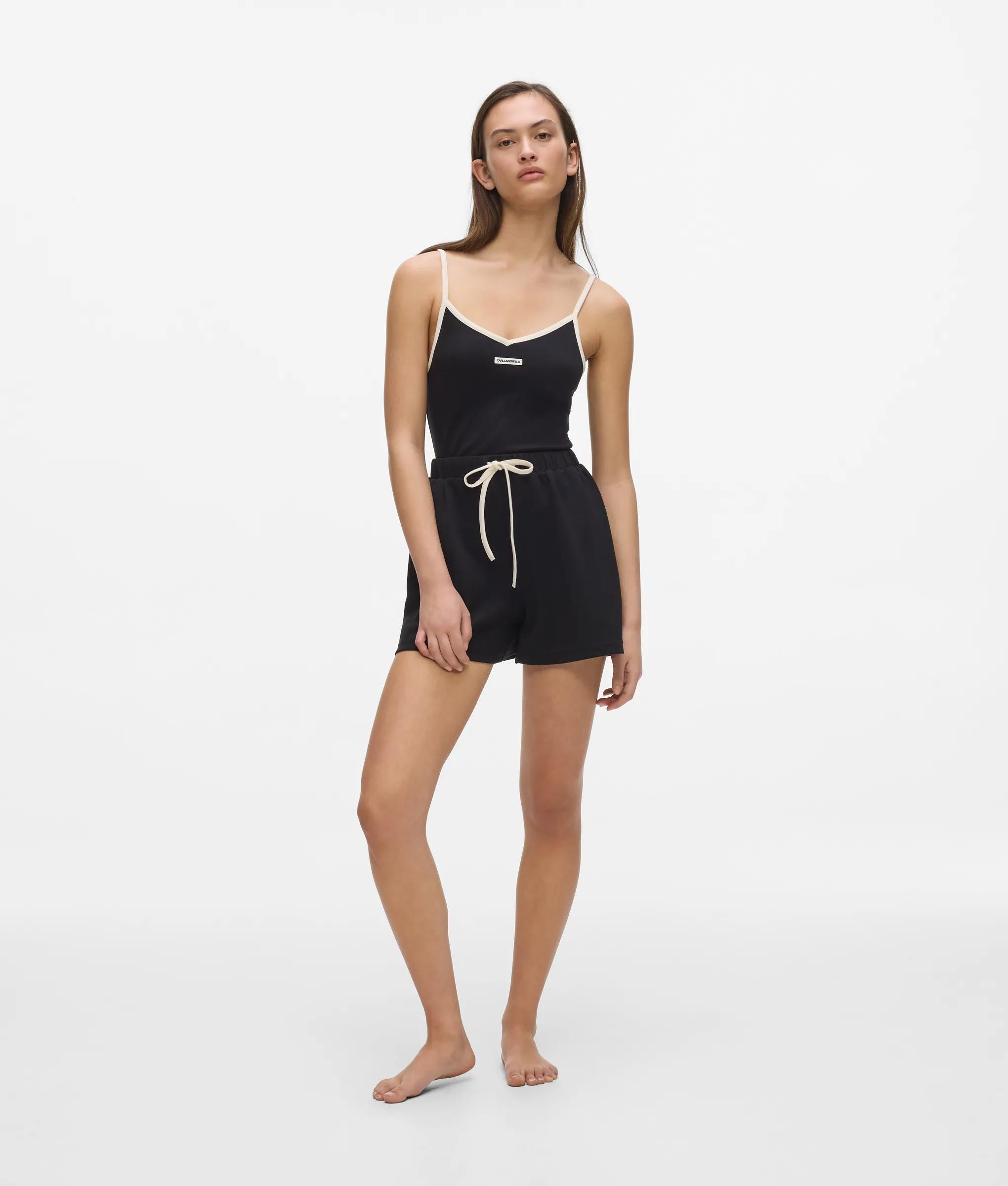 Monochroom loungewear korte broek