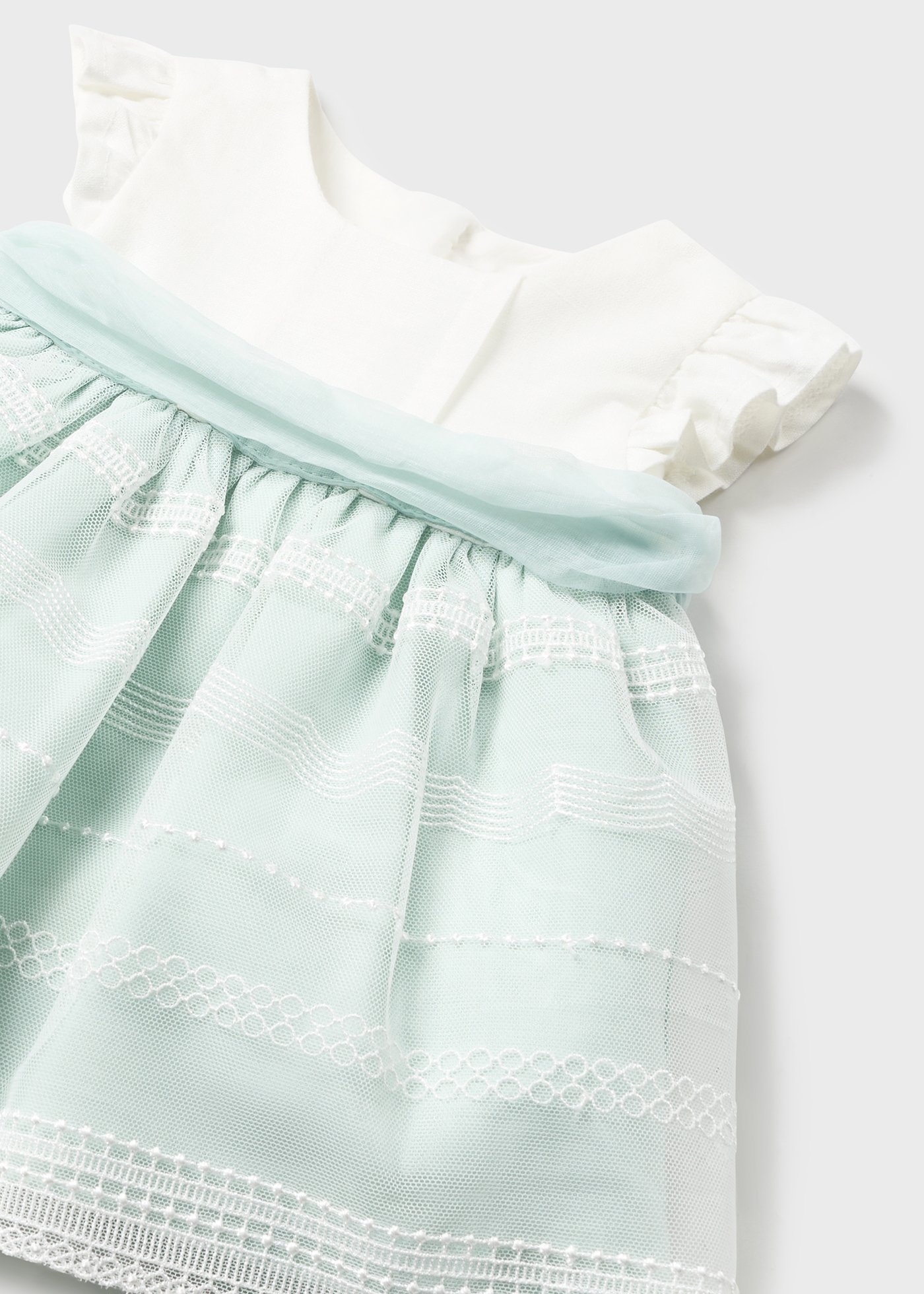 Vestido nude para recém-nascido com capa de fralda combinando