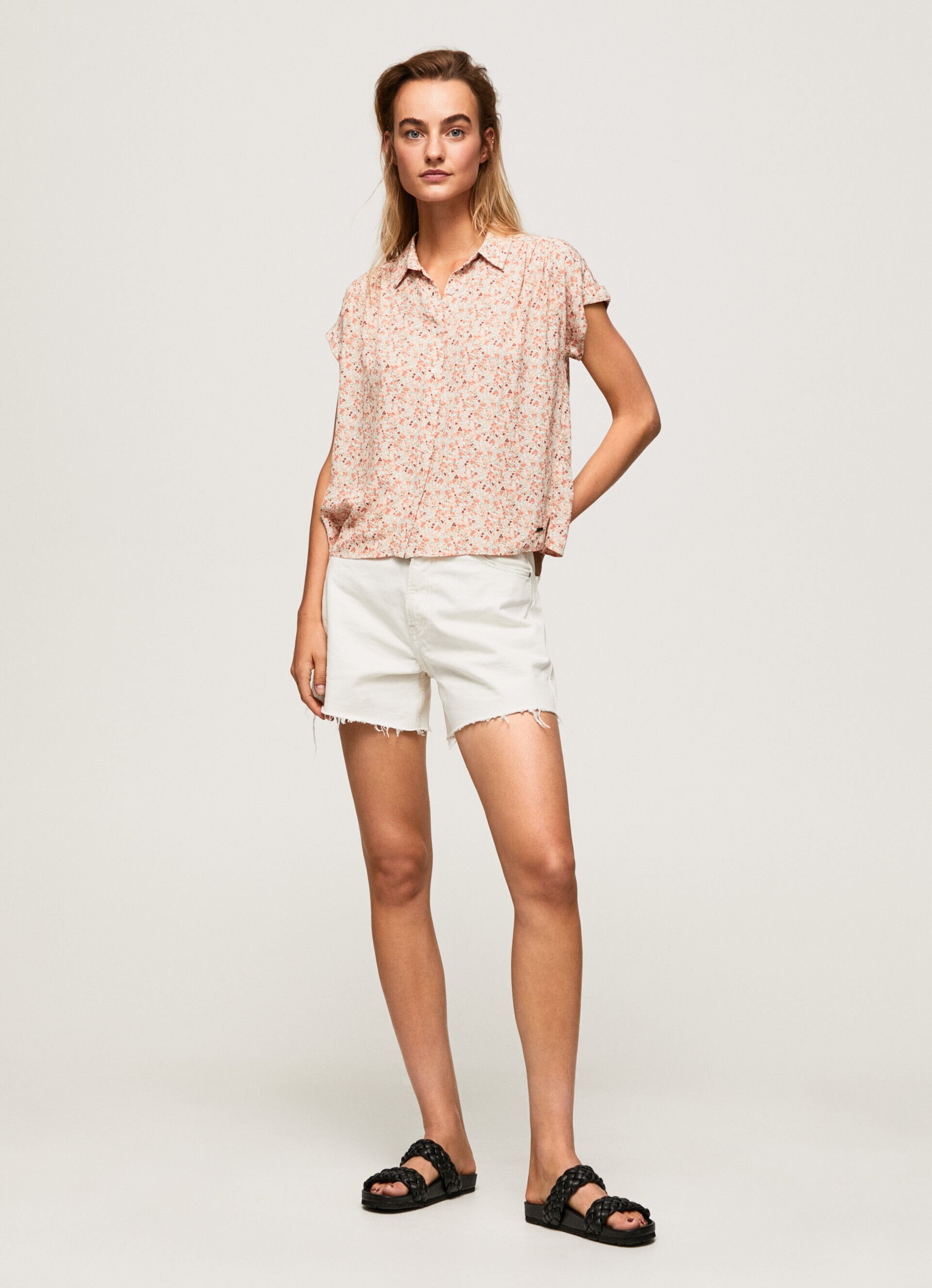 CAMISA FLORAL DE MANGA CURTA - multicolorida