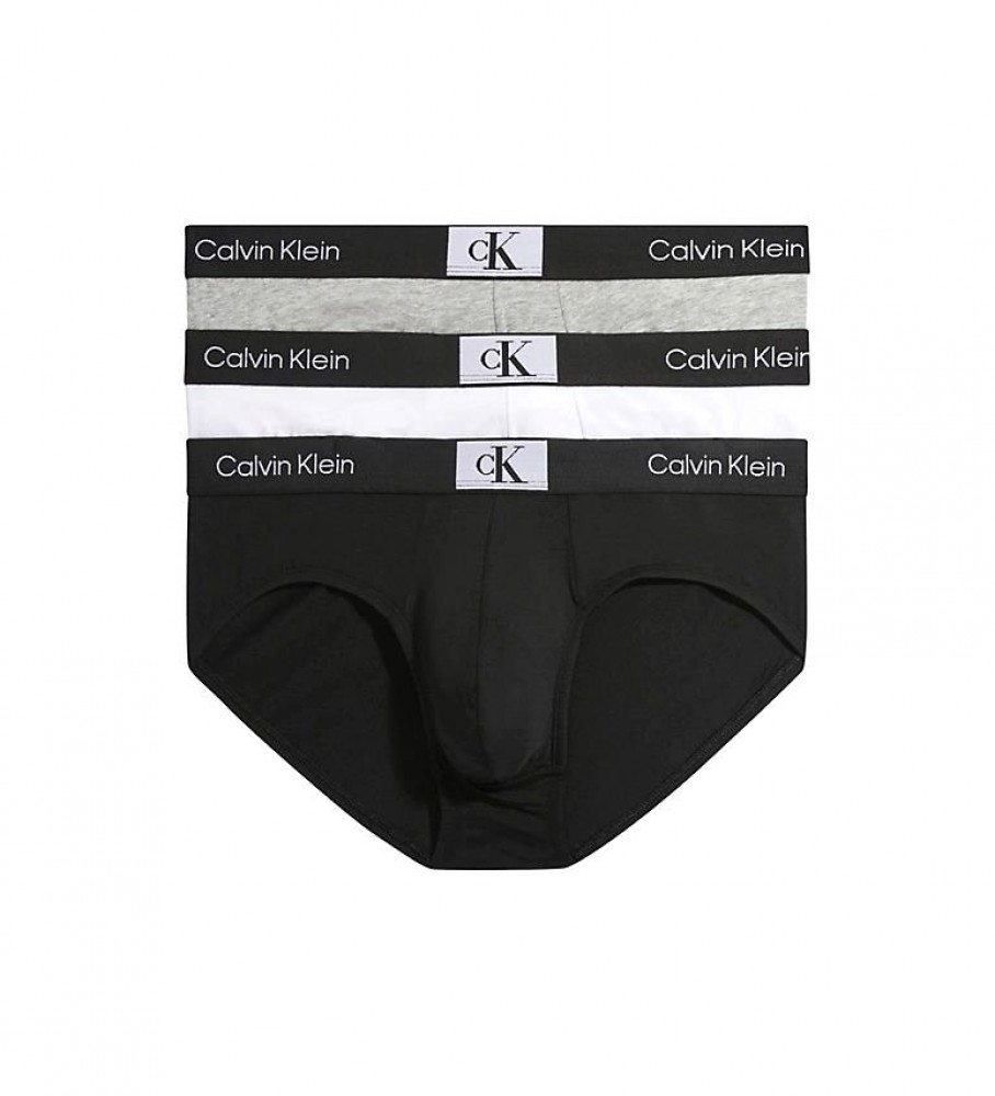 Cuecas Calvin Klein, pacote com 3 unidades: cinza, preta e branca.