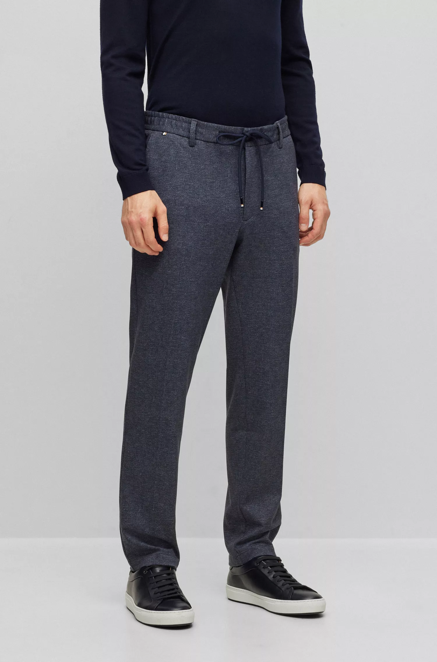 Calça BOSS preta de corte regular em malha elástica com estampa macro