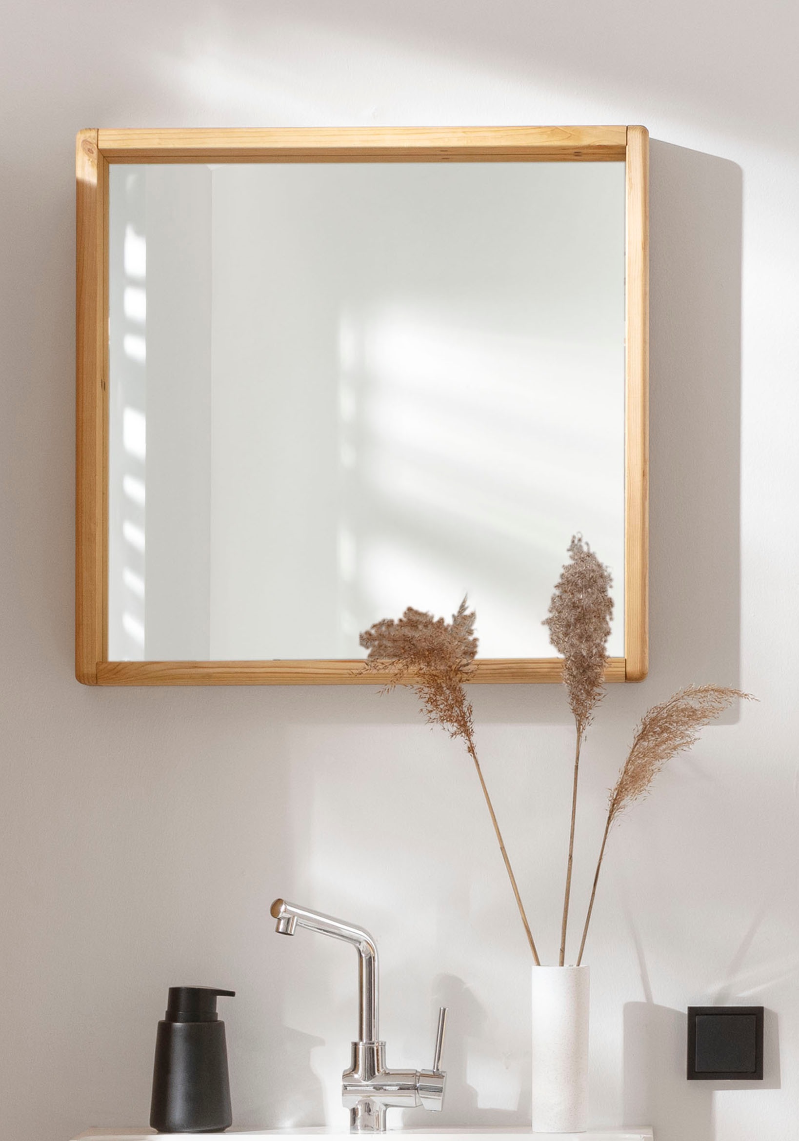GOODproduct Badspiegel »Jorrick« Rahmen aus FSC®-zertifiziertem Massivholz Kiefer, Breite 60 cm