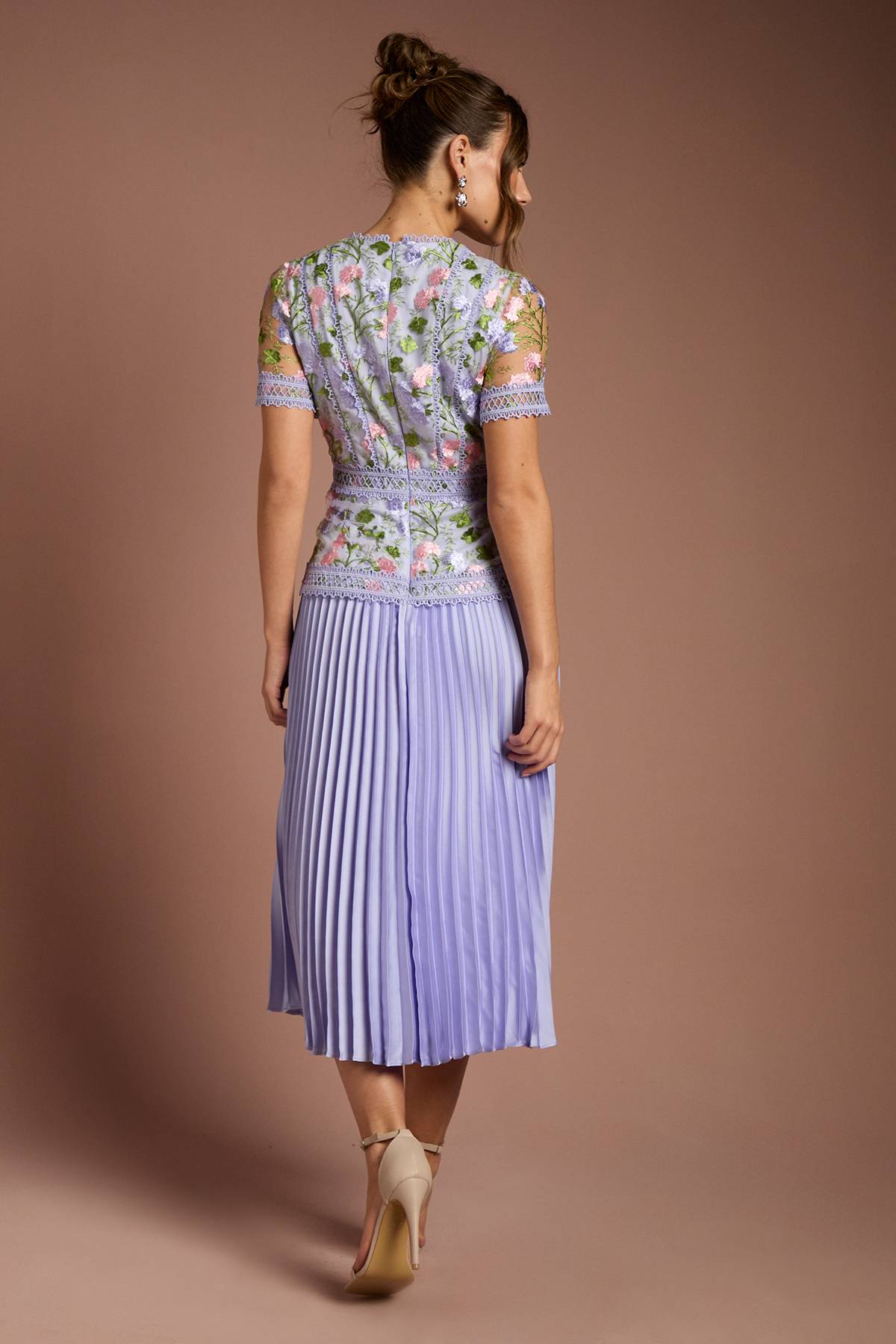 Coast Robe Midi à Manches Courtes avec Corsage Brodé et Jupe Plissée