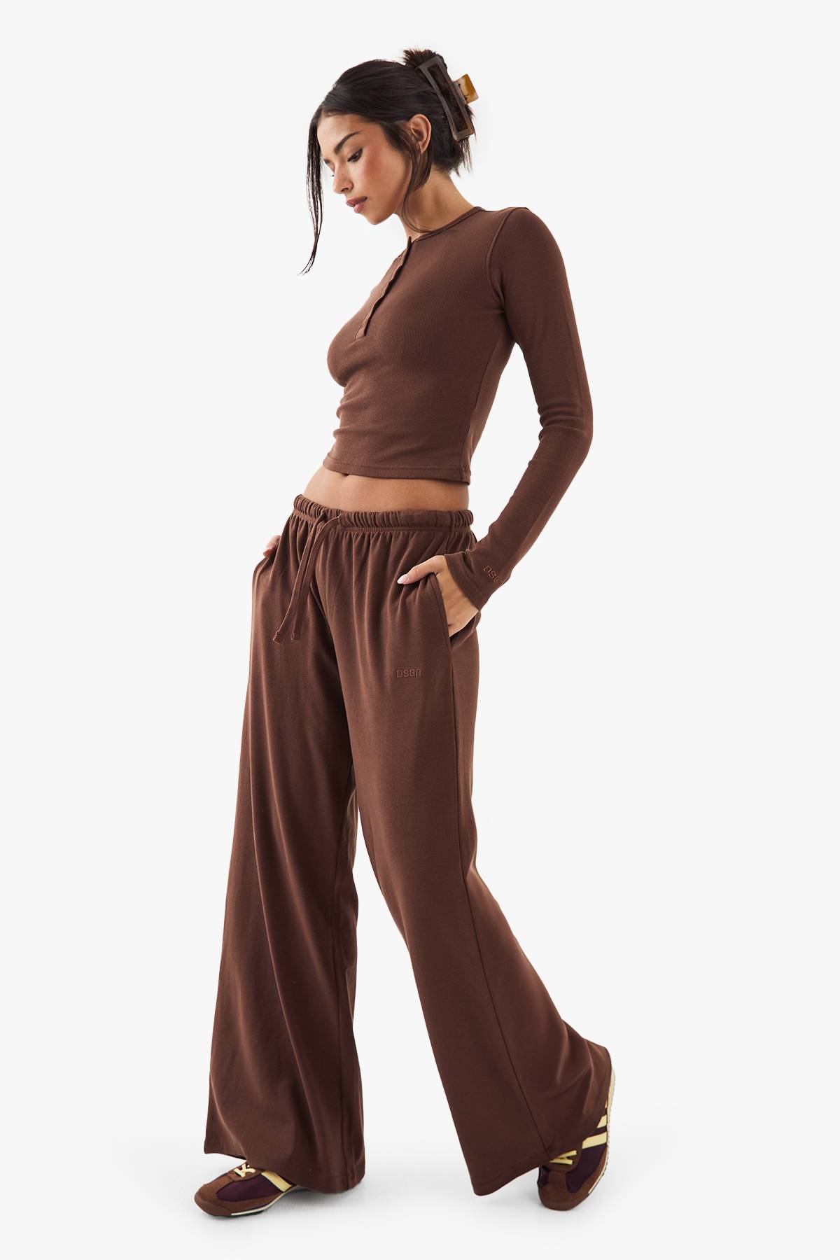 Pantalon Large à Côtes Brodées DSGN Studio
