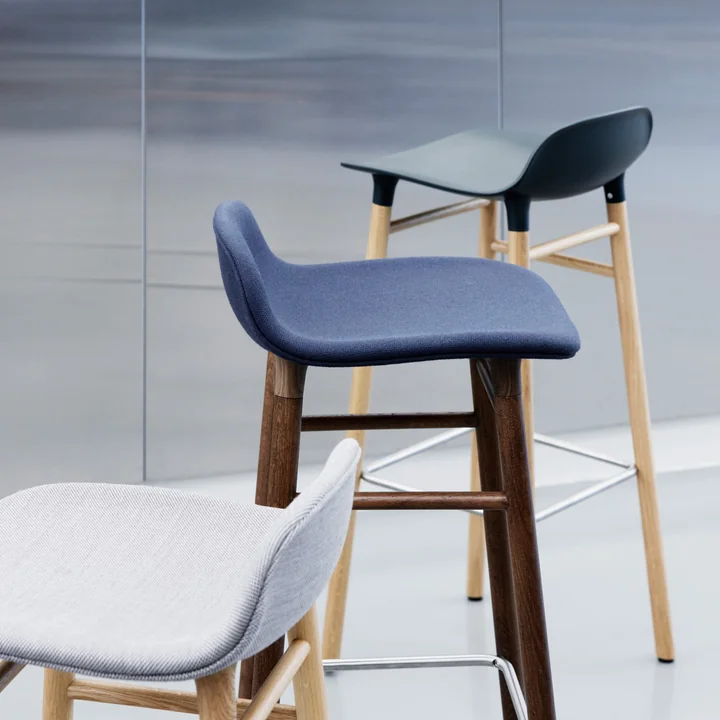 Normann Copenhagen - Form Barhocker 75 cm, Gestell Walnuss / schwarz