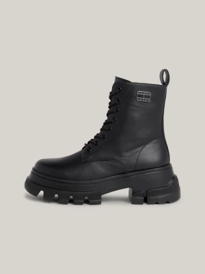 Botas de cano médio robustas em couro com travas