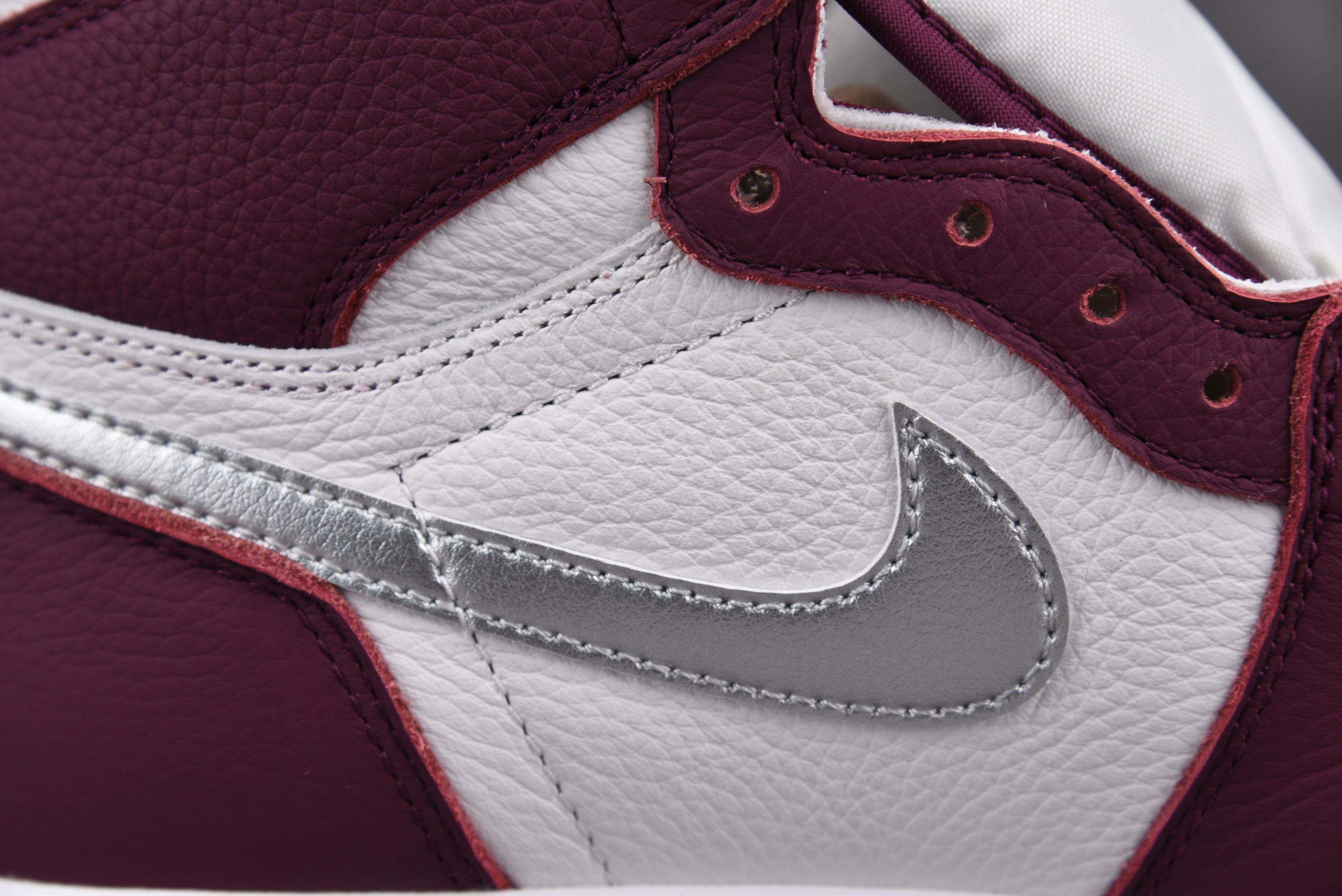 Jordan 1 Retro High OG Bordeaux