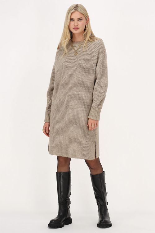 Beige midi jurk gebreid