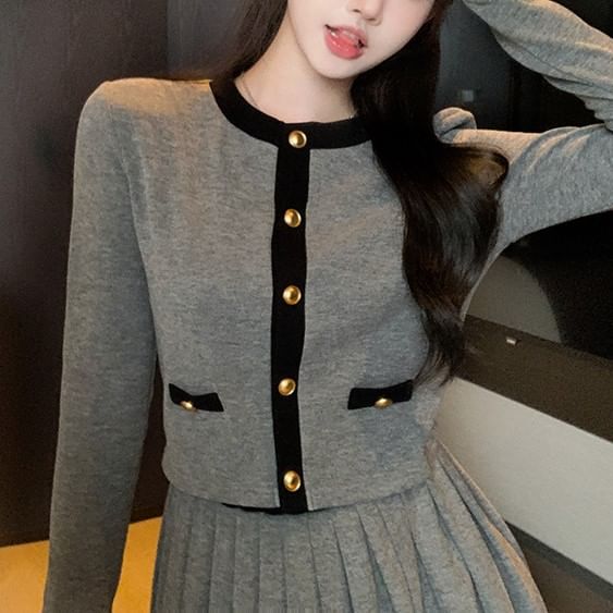Smackthat - Set: Hoge taille effen geplooide mini A-lijn rok + ronde hals contrasterende rand cardigan
