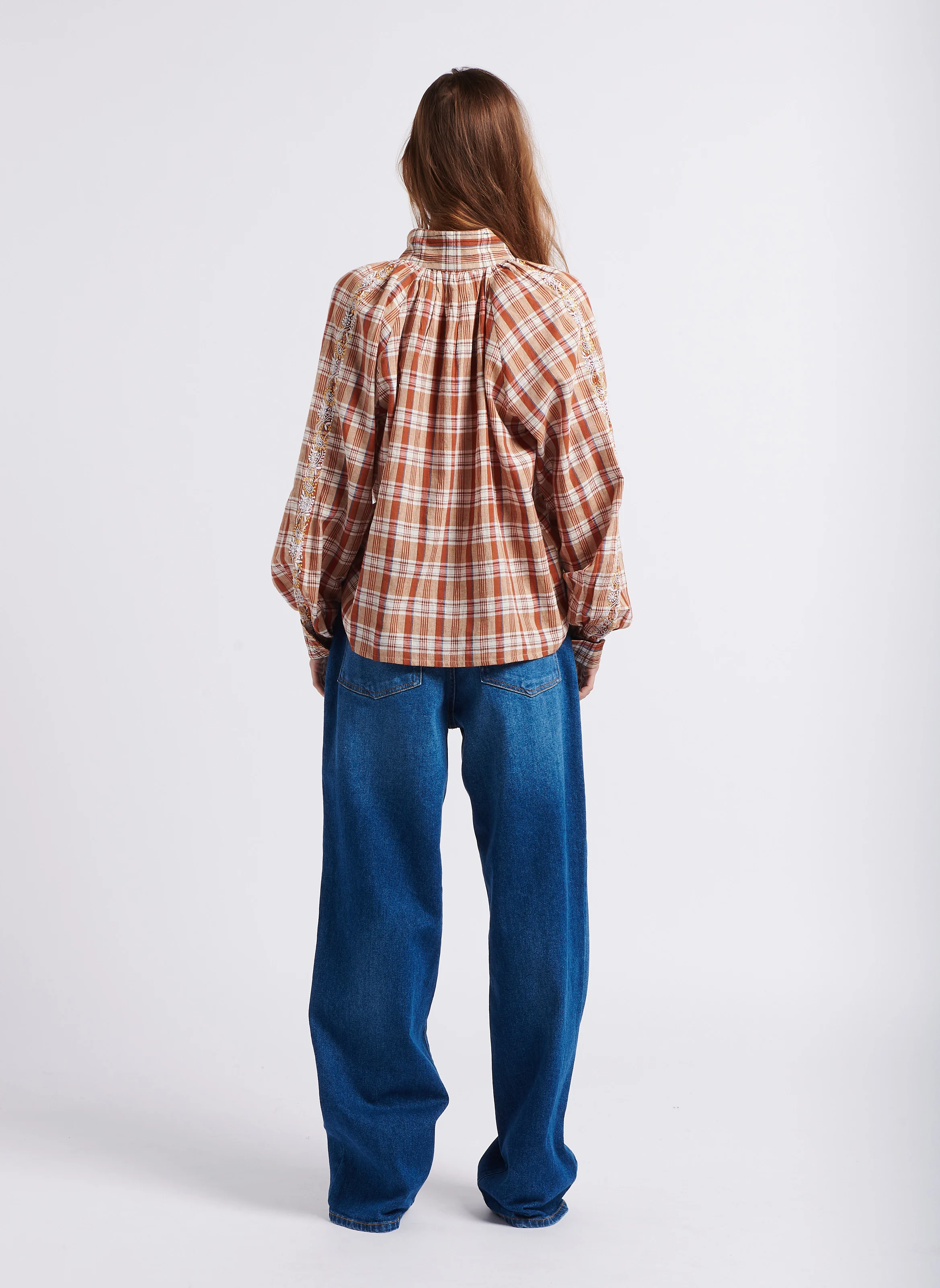 SURPRISE - Blouse col montant à carreaux en coton | Marron