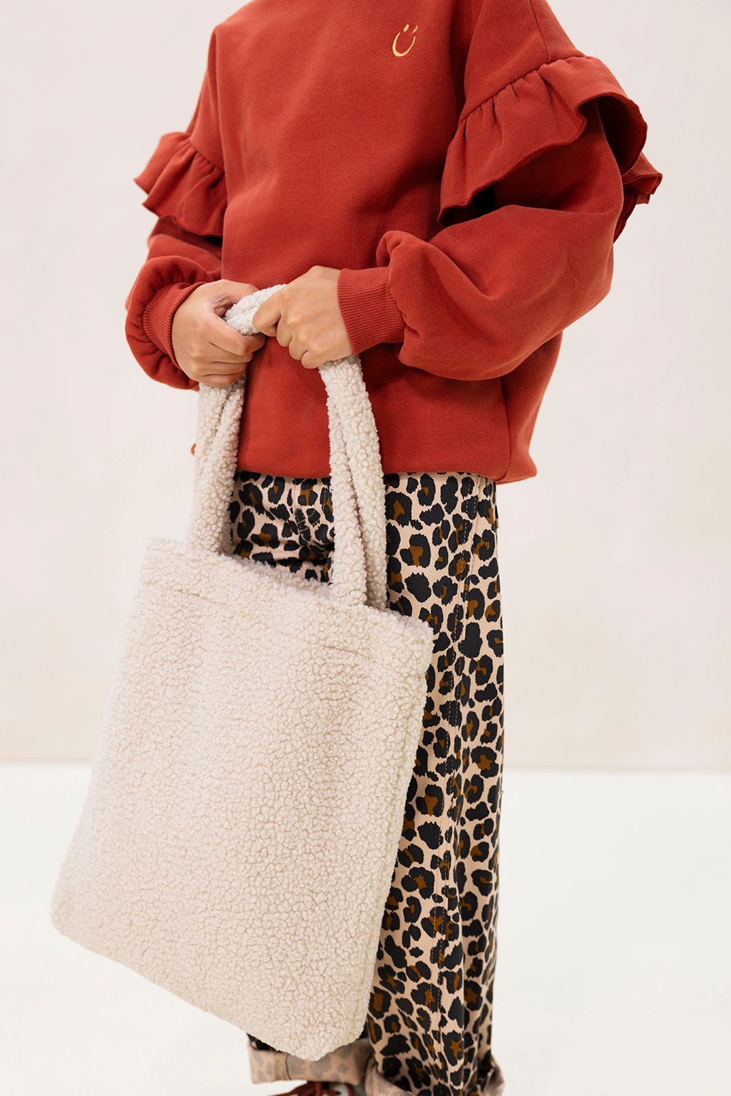 Beige teddy shopper