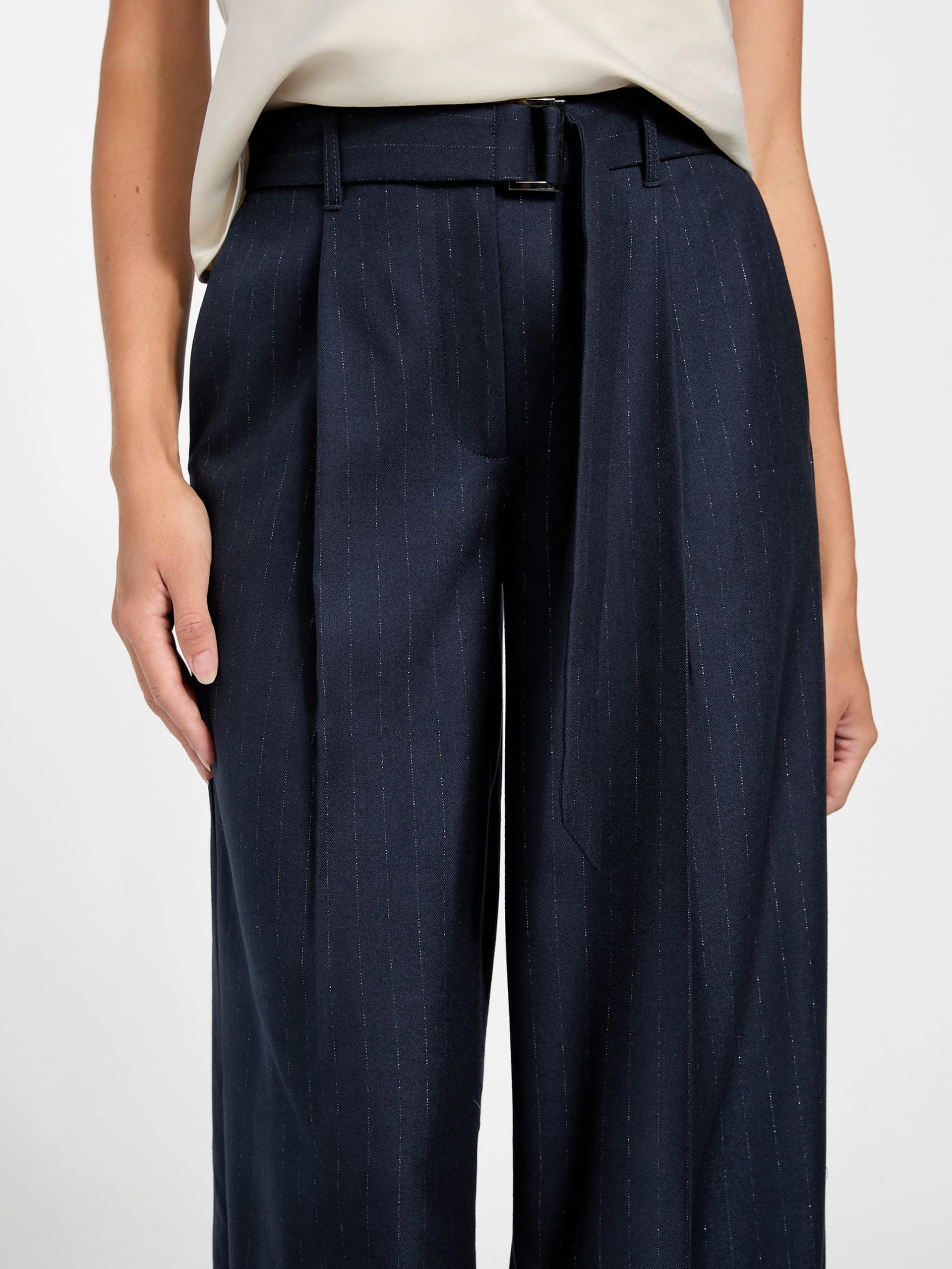 Calça Eco Zanita com risca de giz e corte relaxado