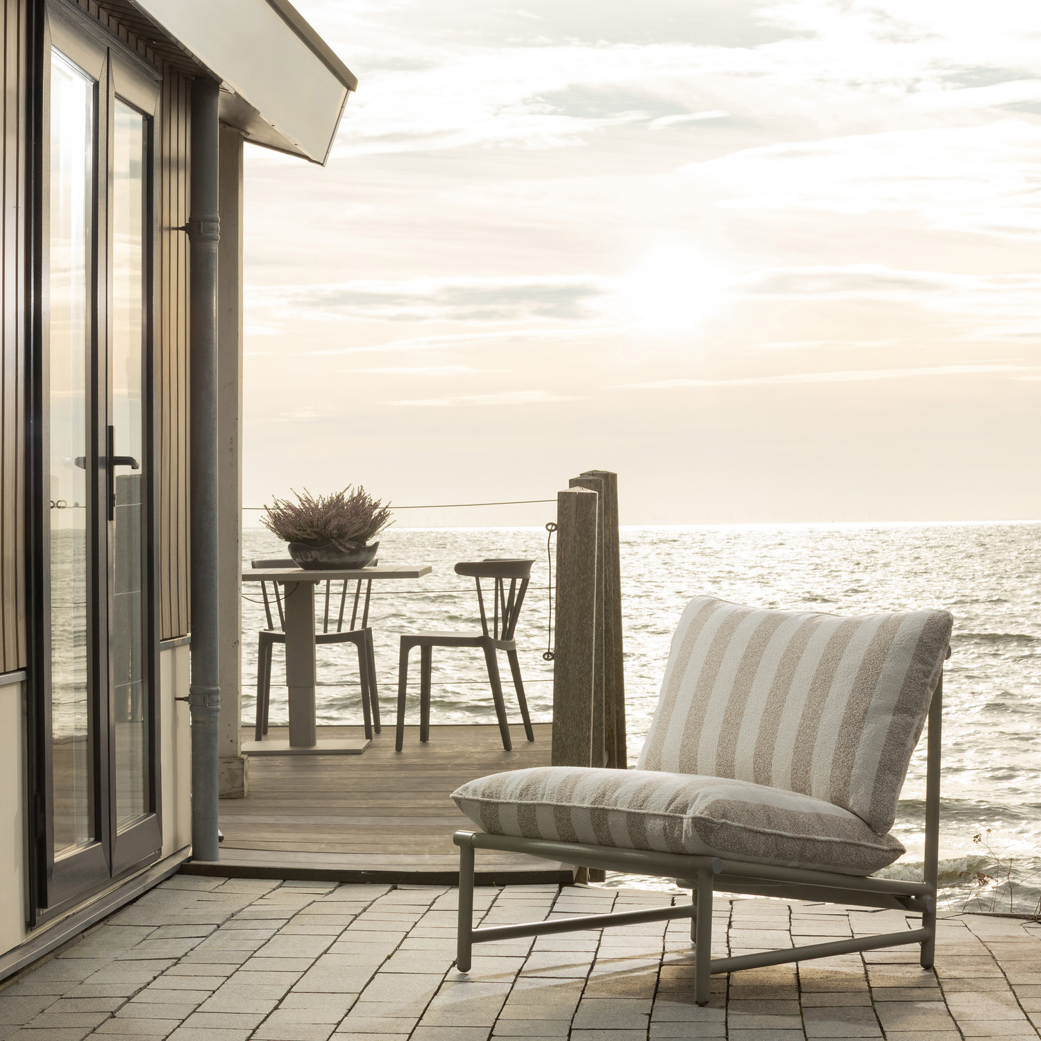 WOOOD Elvo Loungestoel Tuin - Aluminium - Wit|Zand - 75x82x75