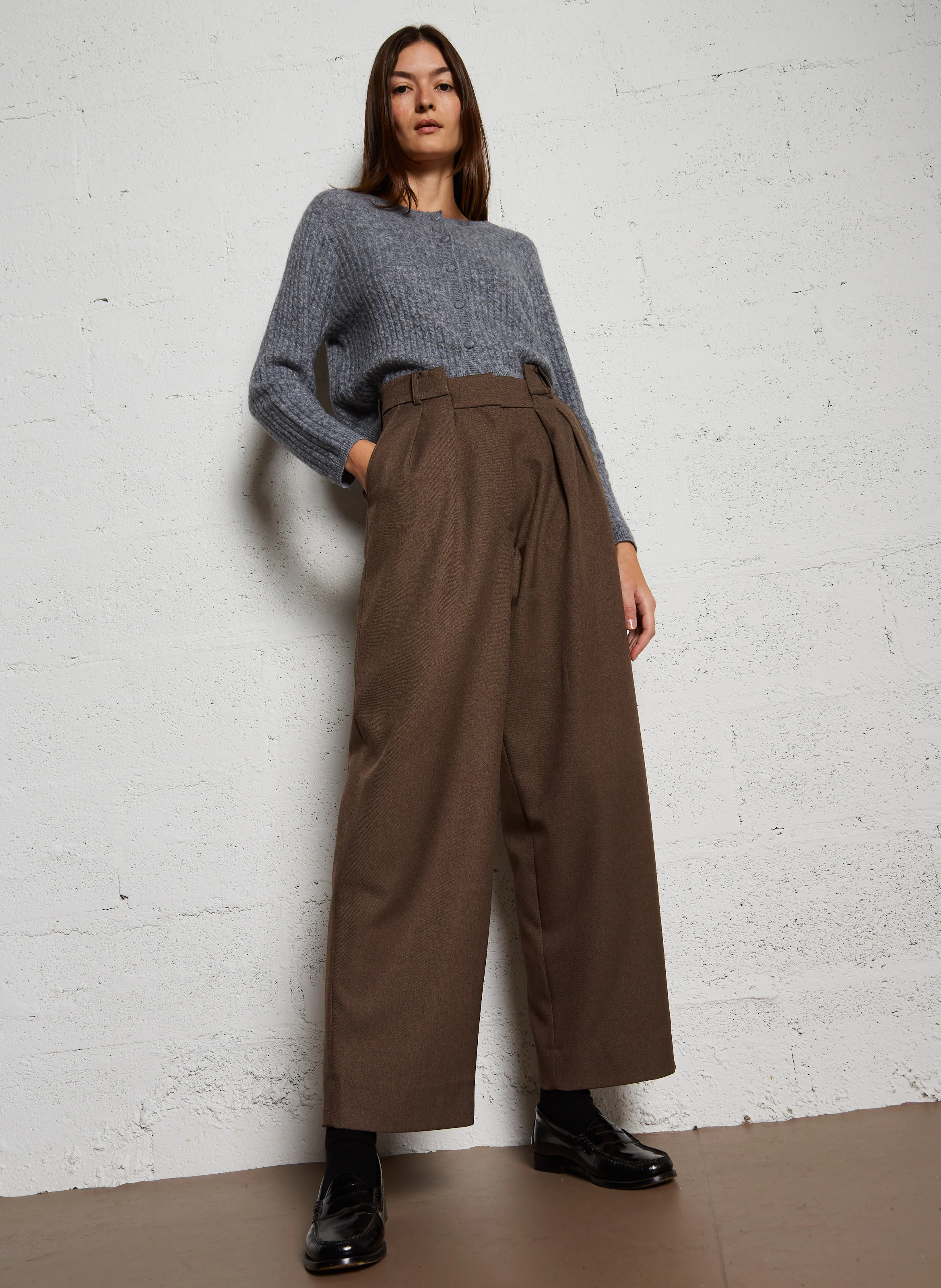 PRUNE - Pantalon droit et large à pinces| Marron