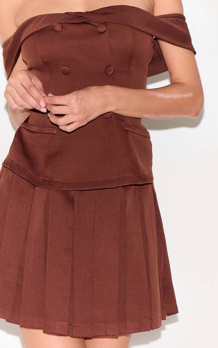 Chocolat Combishort Jupe-culotte Plissée À Détail Boutons Et Encolure Bardot Ajustée