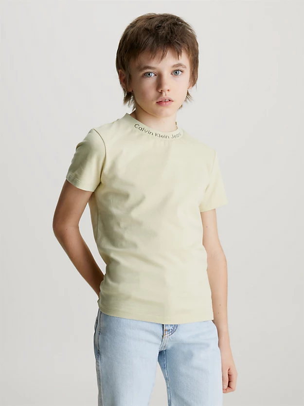 Pacote com 2 camisetas com logotipo