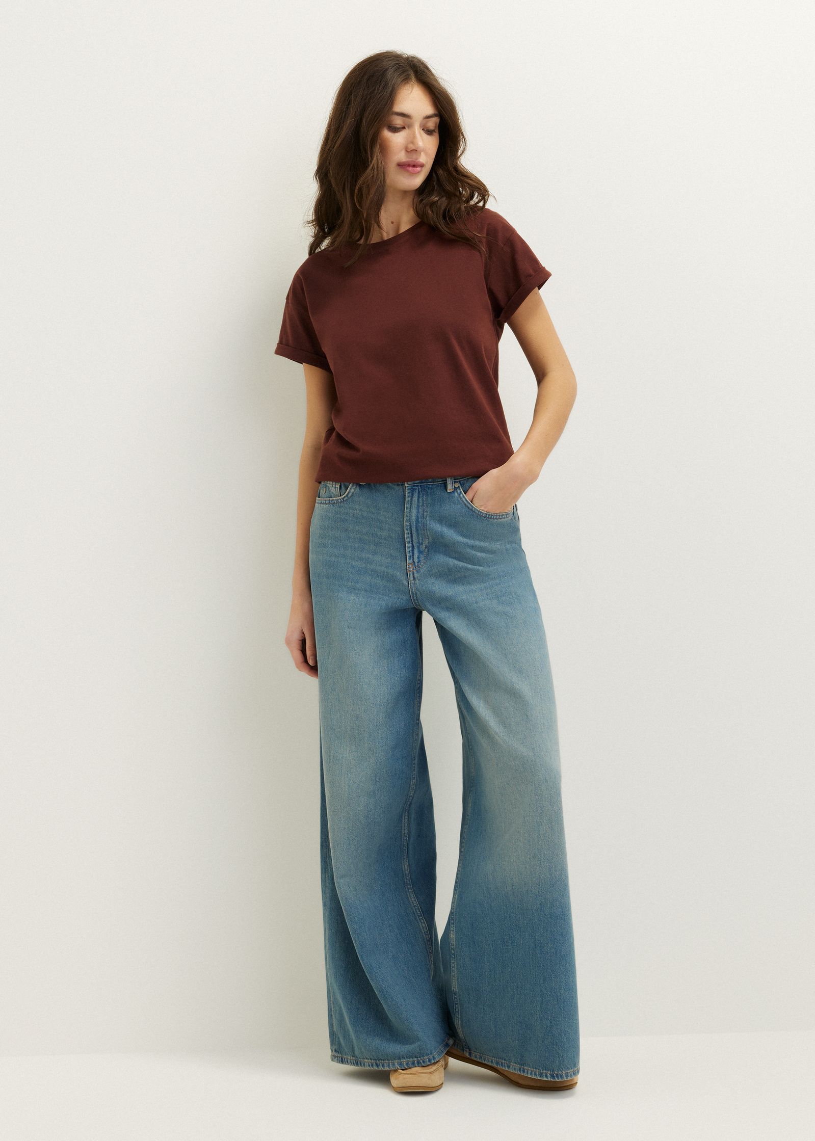 Basic T-shirt met opgerolde mouw