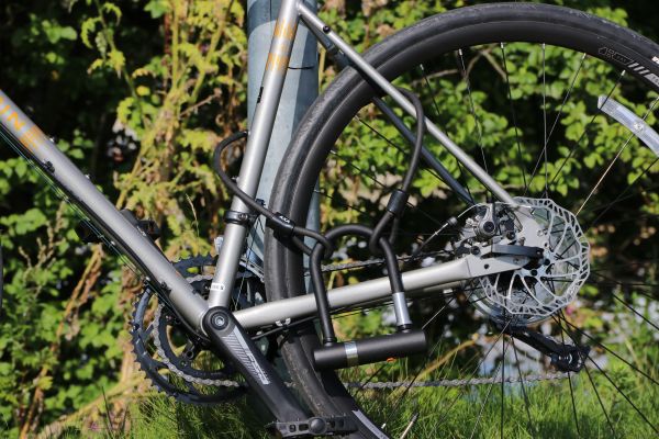 Axa Newton Mini Pro Bøjlelås m. Wire