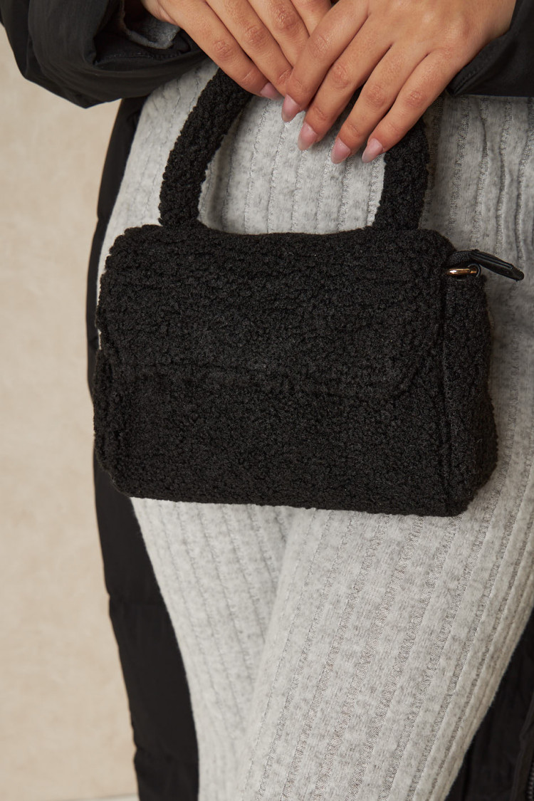 Sac à main effet peau de mouton noir