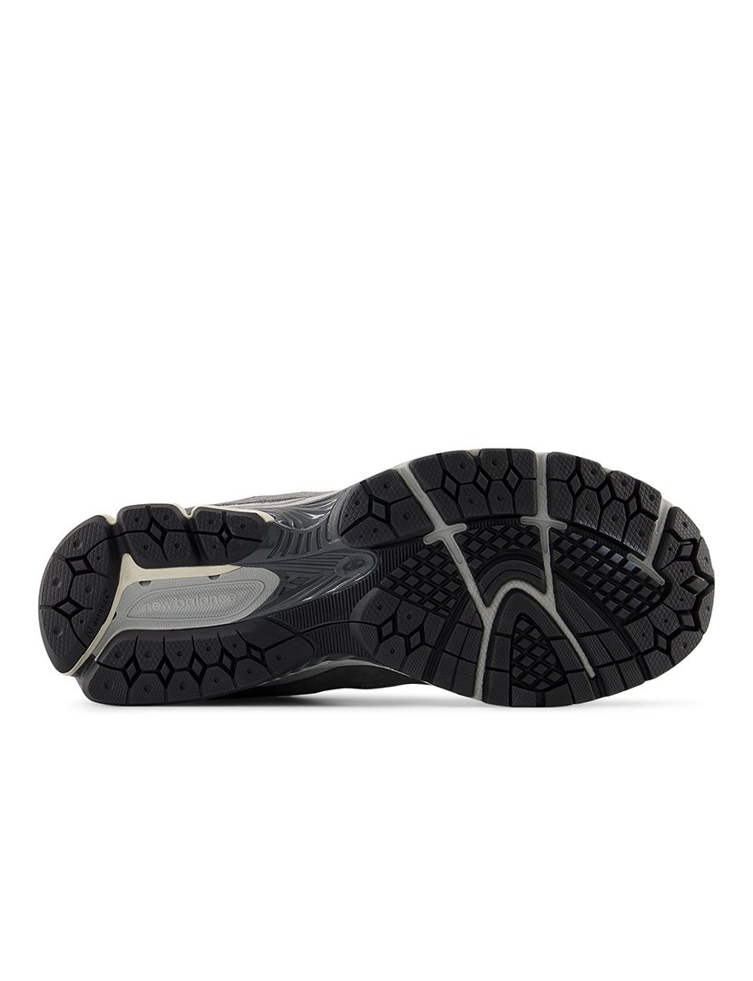 2002R Castlerock Sneakers