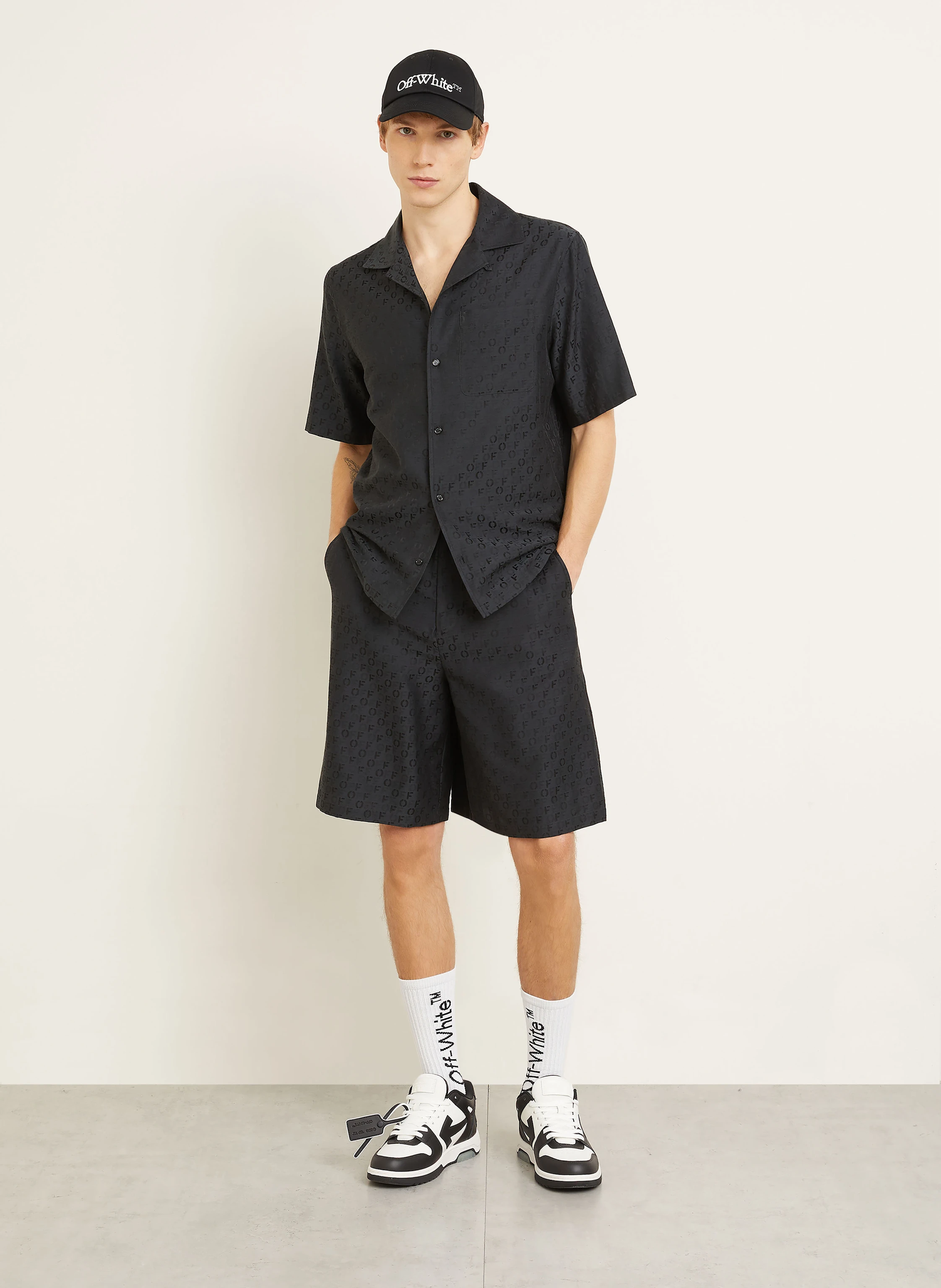Off-White Shorts mit Seide