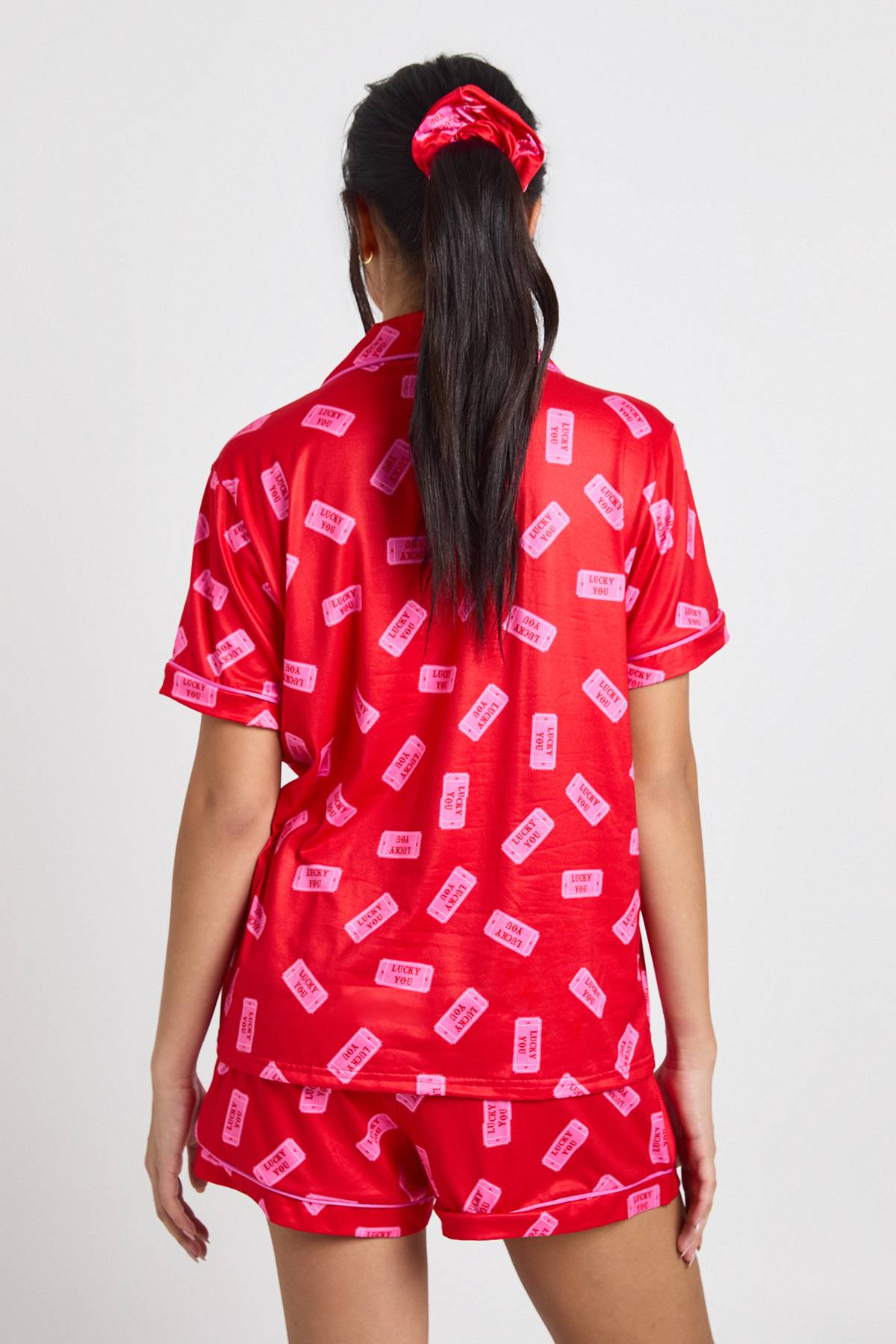 boohoo Ensemble Pyjama 3 Pièces Saint-Valentin Imprimé 'Lucky You' Haut Manches Courtes & Short