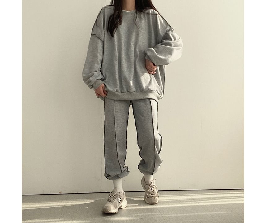 Bolgivy - Set: ronde hals trui met contrasterende stiksels + baggy joggingbroek