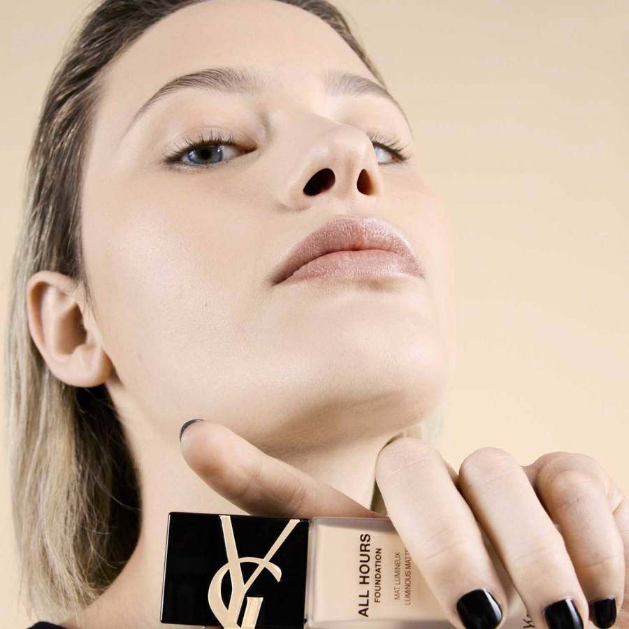 Yves Saint Laurent All Hours Foundation LW8 25ml
