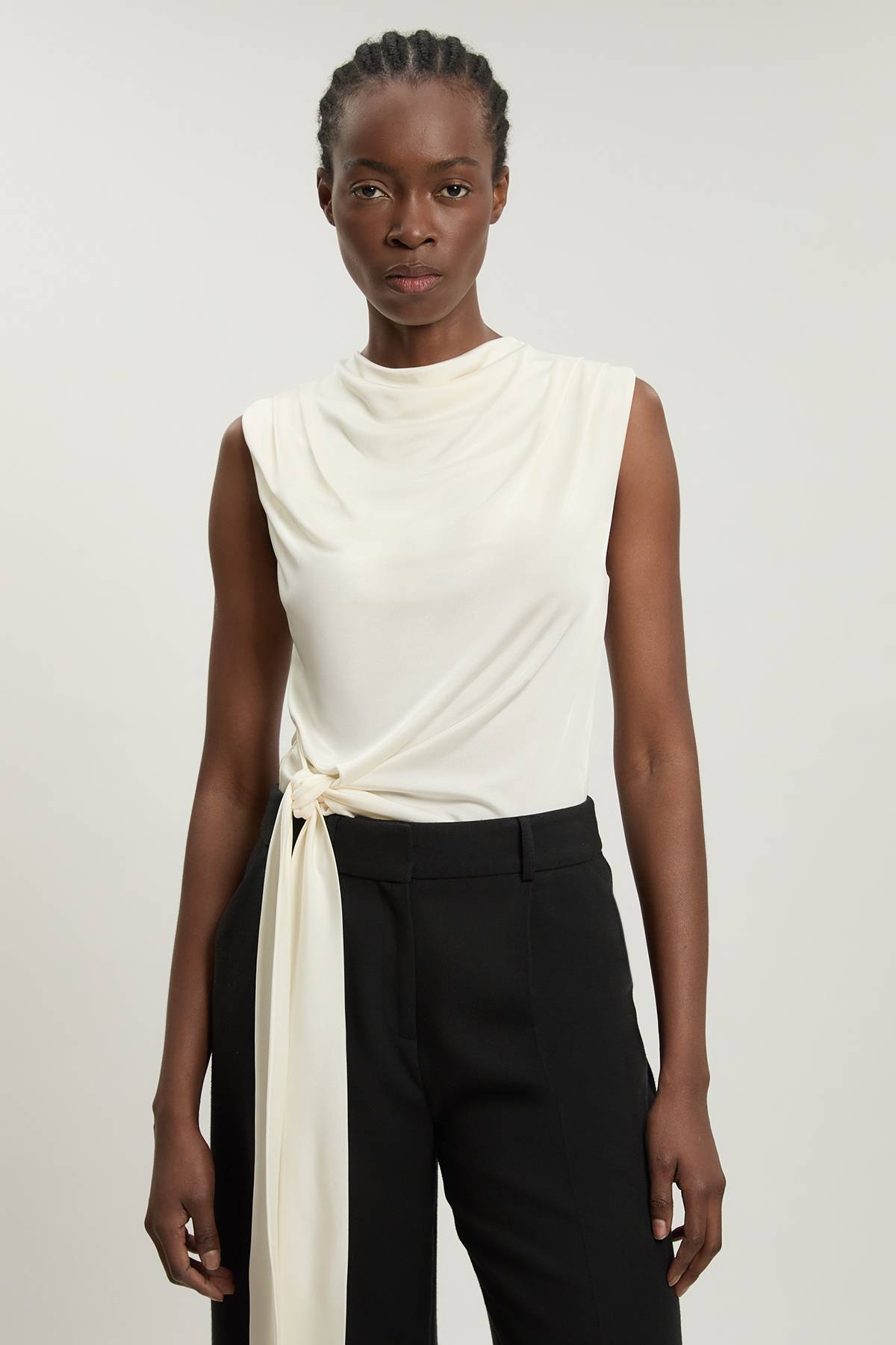 KarenMillen Haut Asymétrique Drapé En Crêpe De Viscose Avec Détail De Lien À Nouer