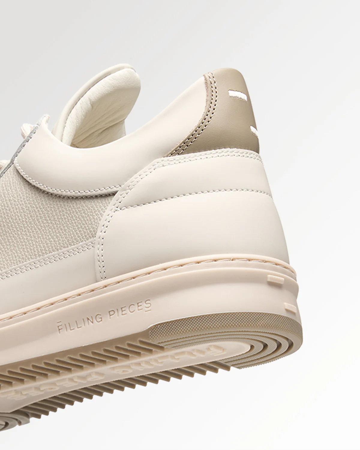Low Top Tech Crumbs Off White / Taupe