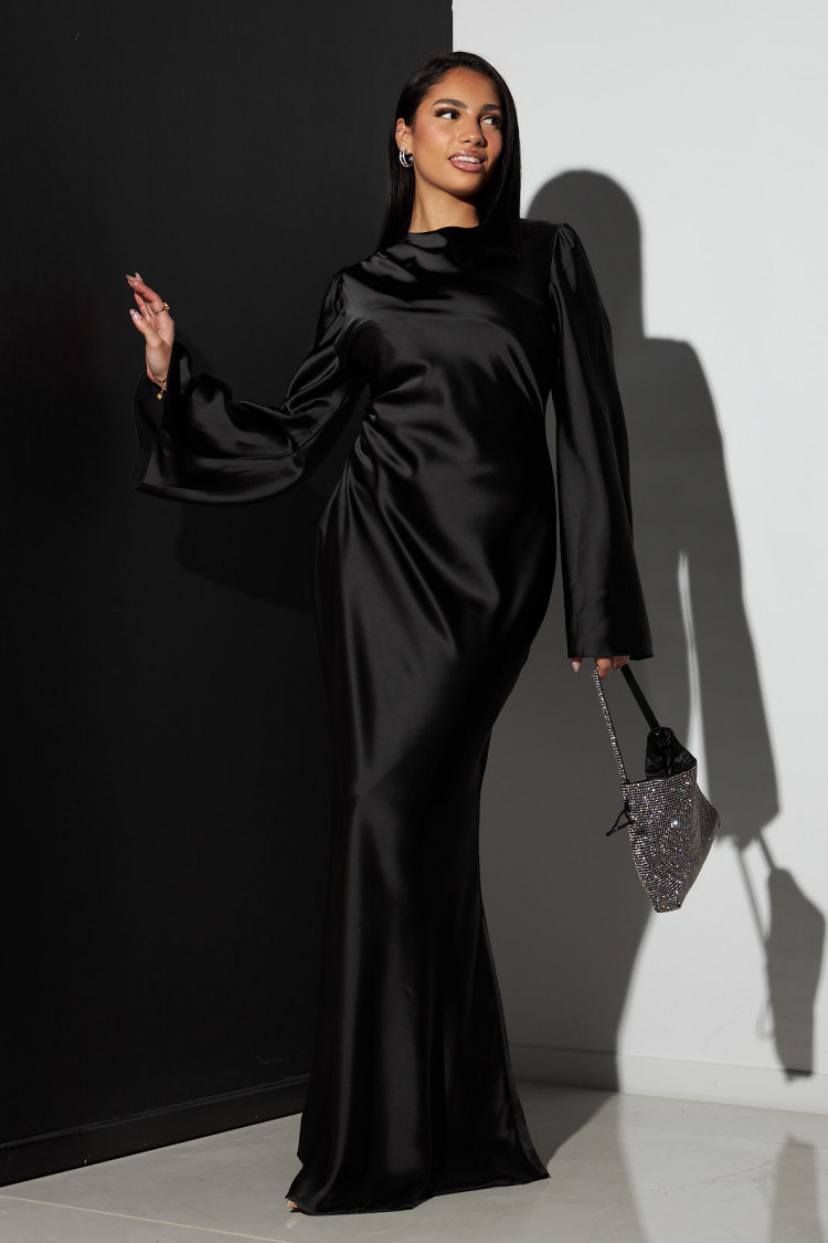 Robe longue satinée noire