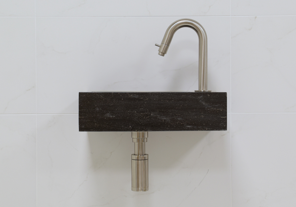 Lambini Designs Recto rechts natuursteen fonteinset met RVS gebogen fonteinkraan en toebehoren