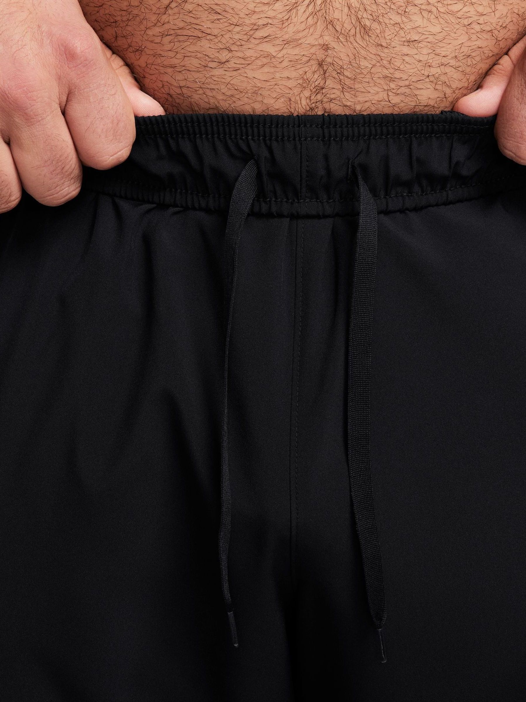 Zwart - Nike Dri-FIT Form trainingsbroek met taps toelopende pijpen