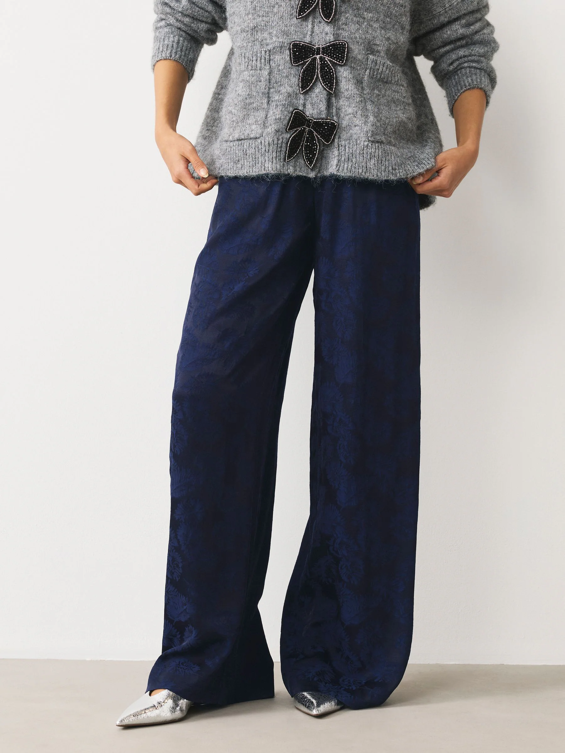 Marineblauw - Satijnen jacquard broek met wijde pijp