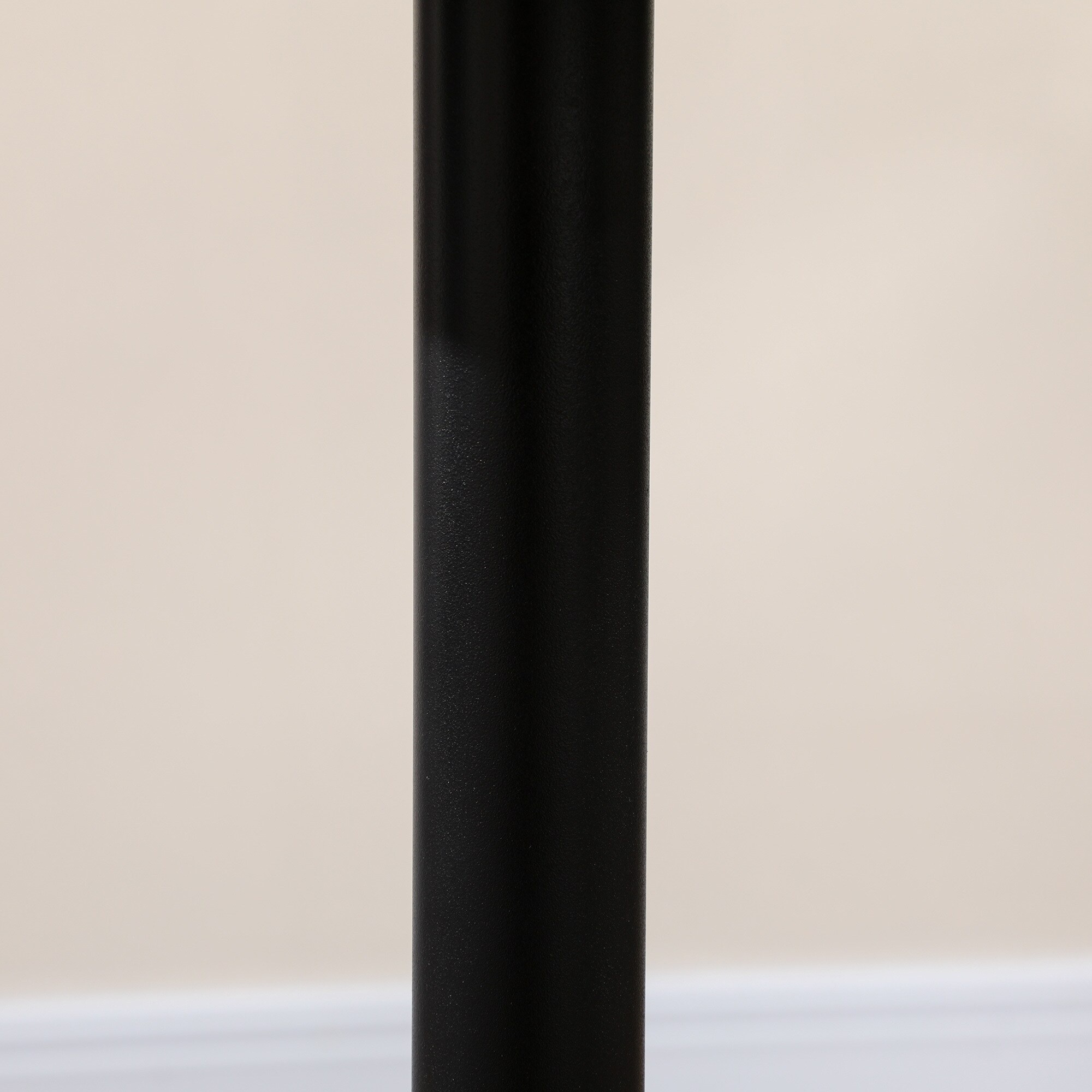 HOMCOM Esstisch mit geräumiger runden Tischplatte 70L x 70B x 75H cm