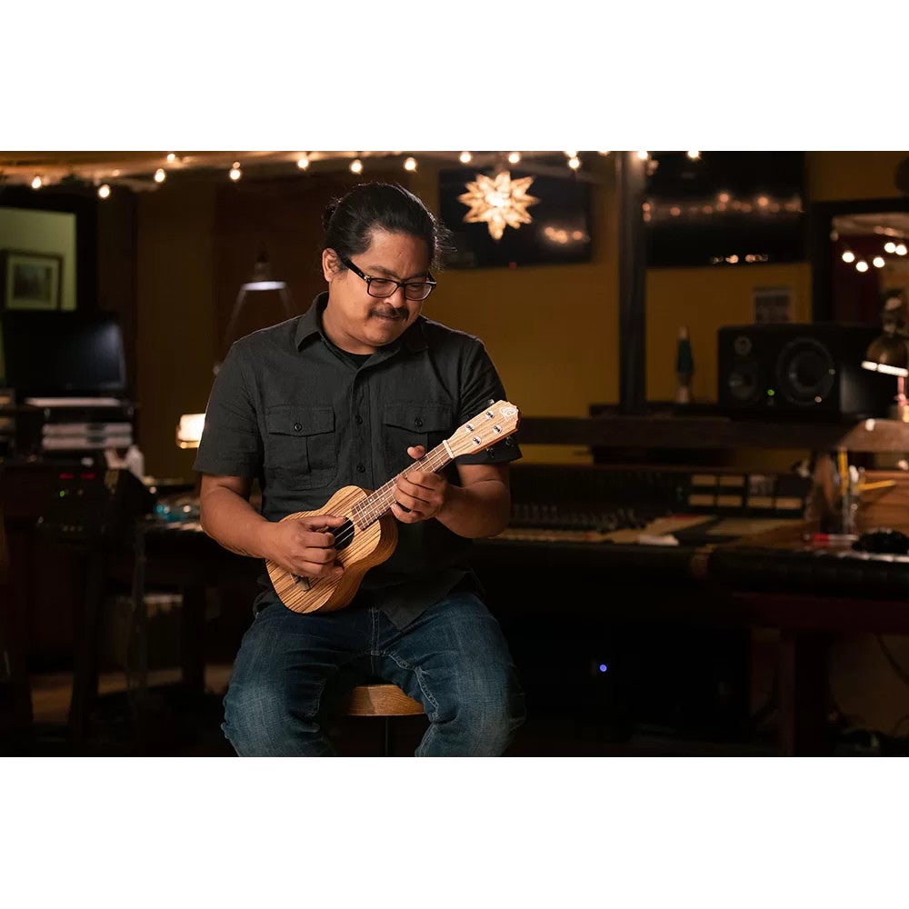 Ortega RFU10ZE Timber Series Natural E/A sopraan ukelele met gigbag