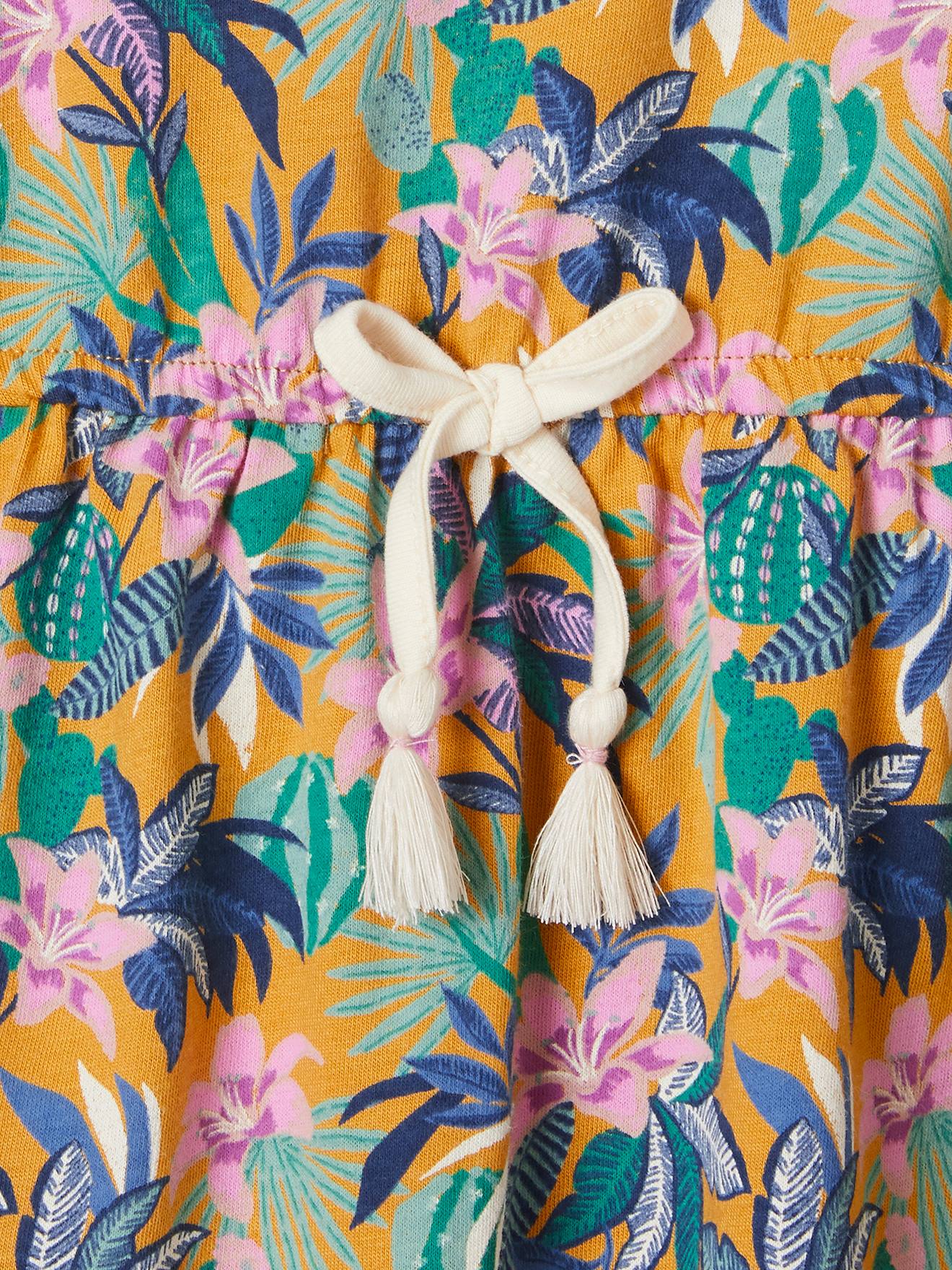 Vestido cor mostarda com babados e motivos exóticos para meninas